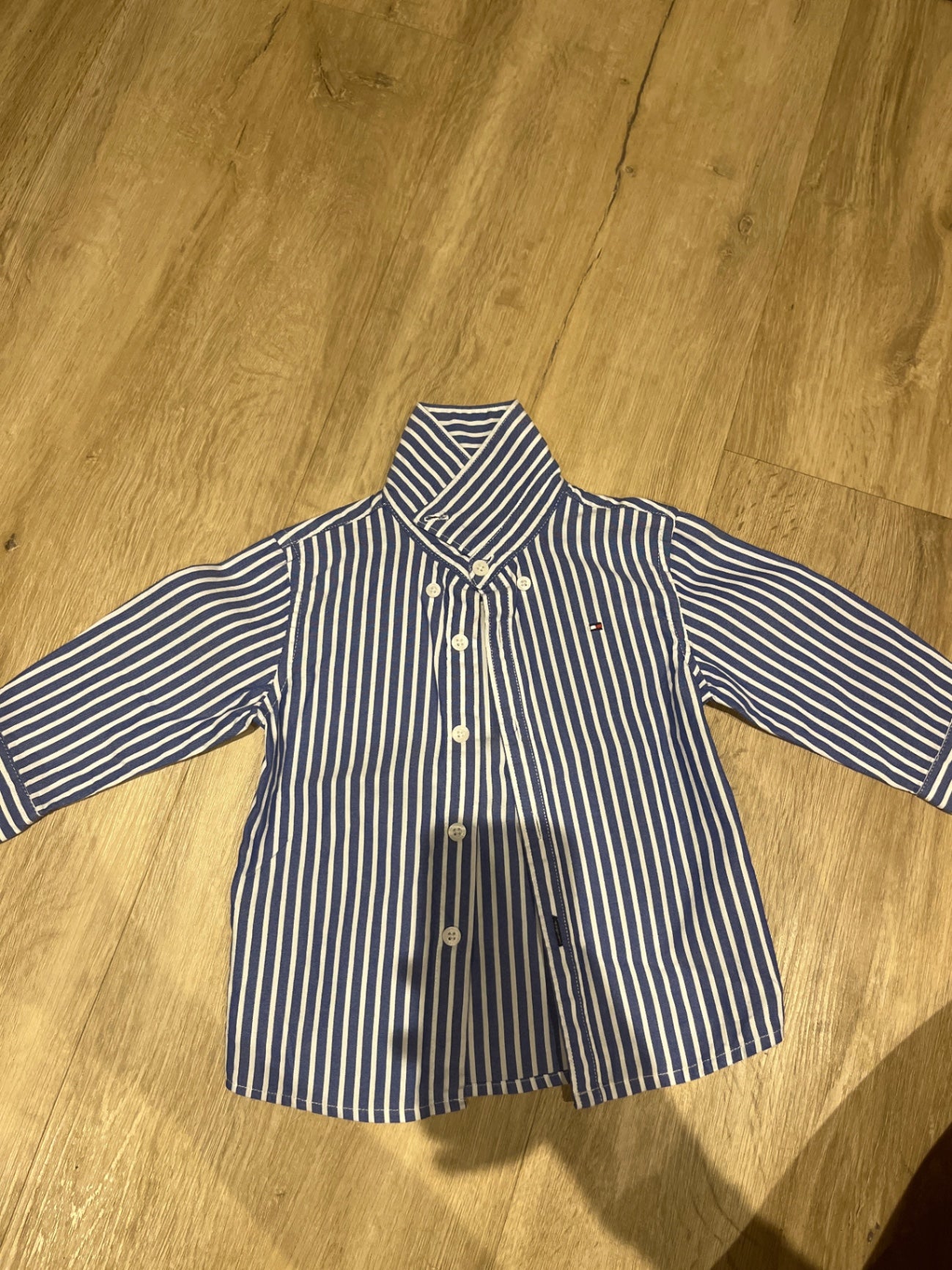 80 Tommy Hilfiger Hemd Blau und Weiß gestreift