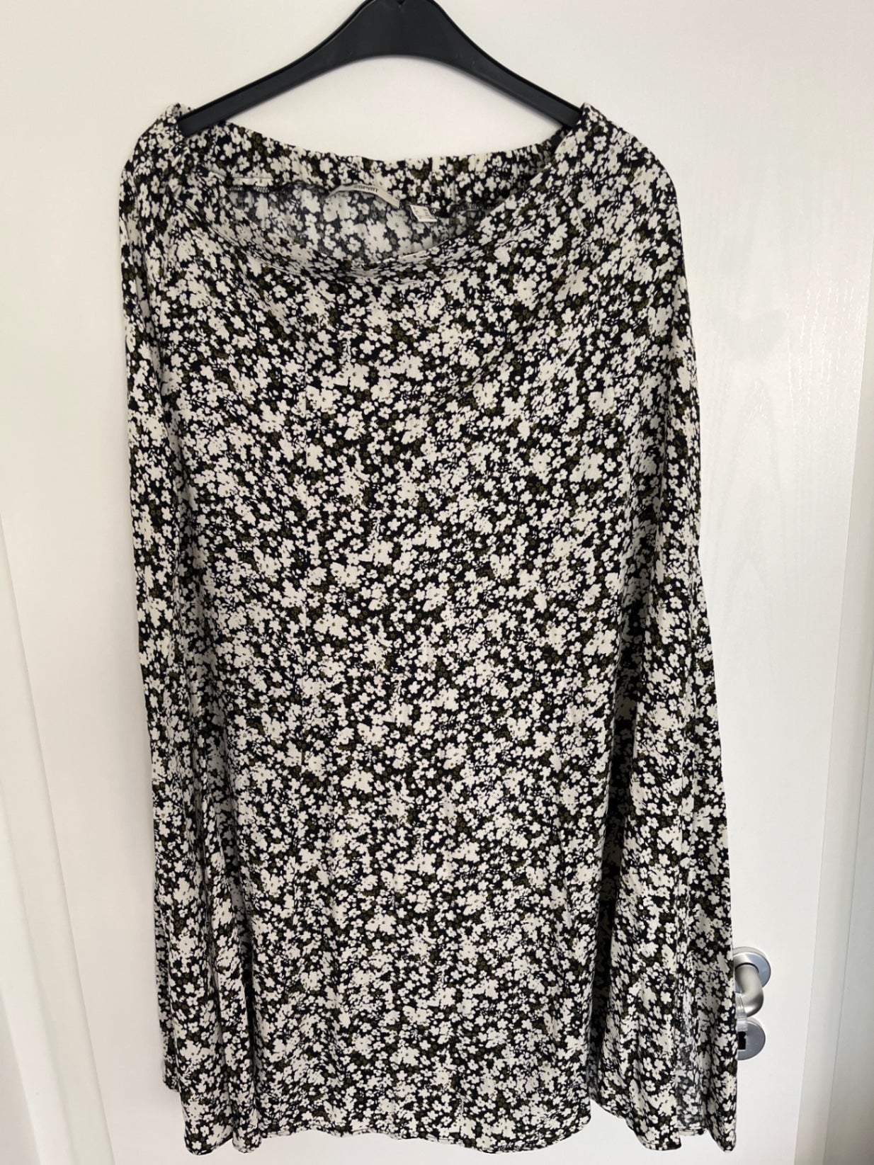 38 Esprit Rock Schwarz beige Blumen