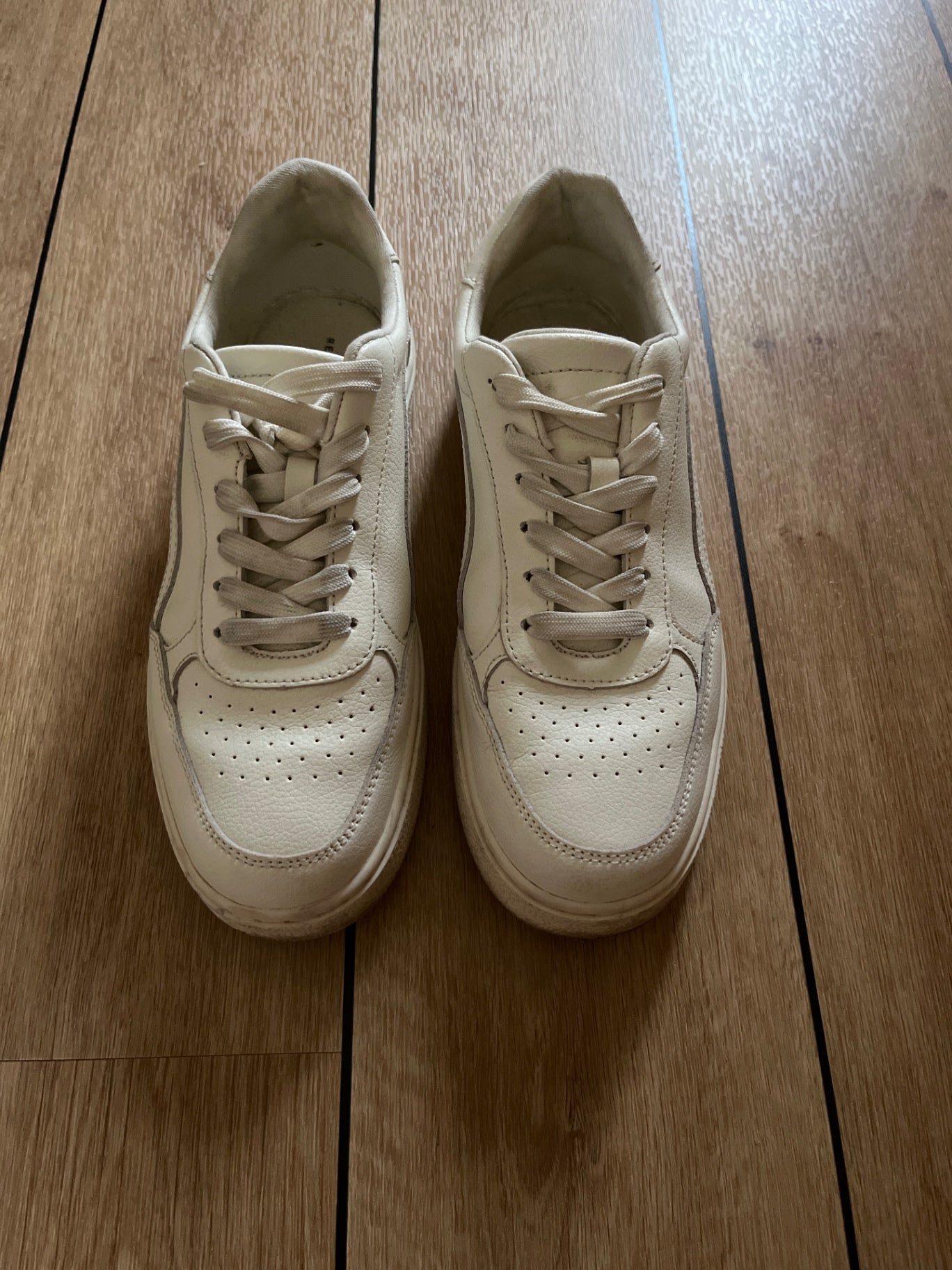 Reserved Sneaker Weiß