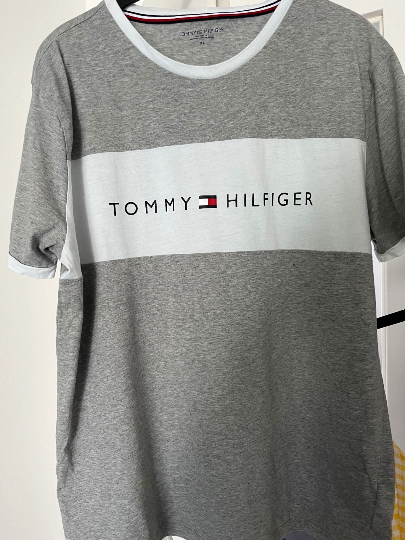 Tommy Hilfiger T-Shirt Grau und Weiß