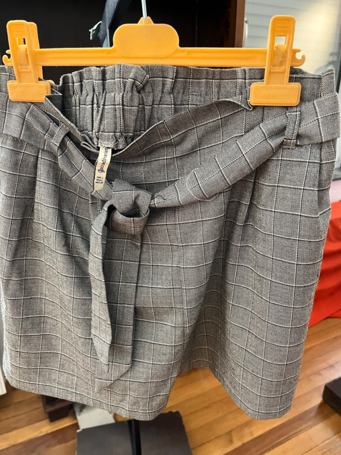 Stradivarius Shorts grau kariert