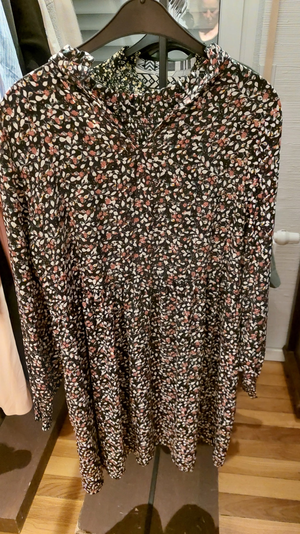JACQUELINE de YONG Kleid Schwarz mit Blumenmuster rosa/grün/weiß
