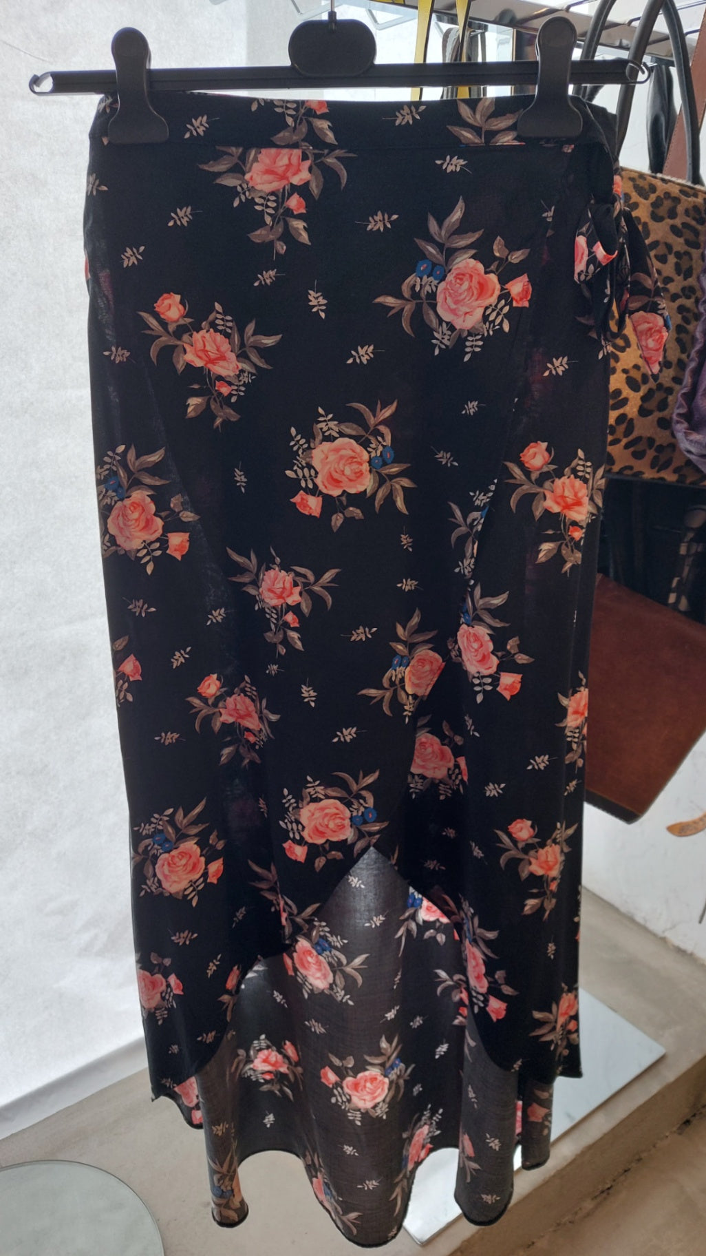 Unbekannt Rock Schwarz mit Blumenmuster