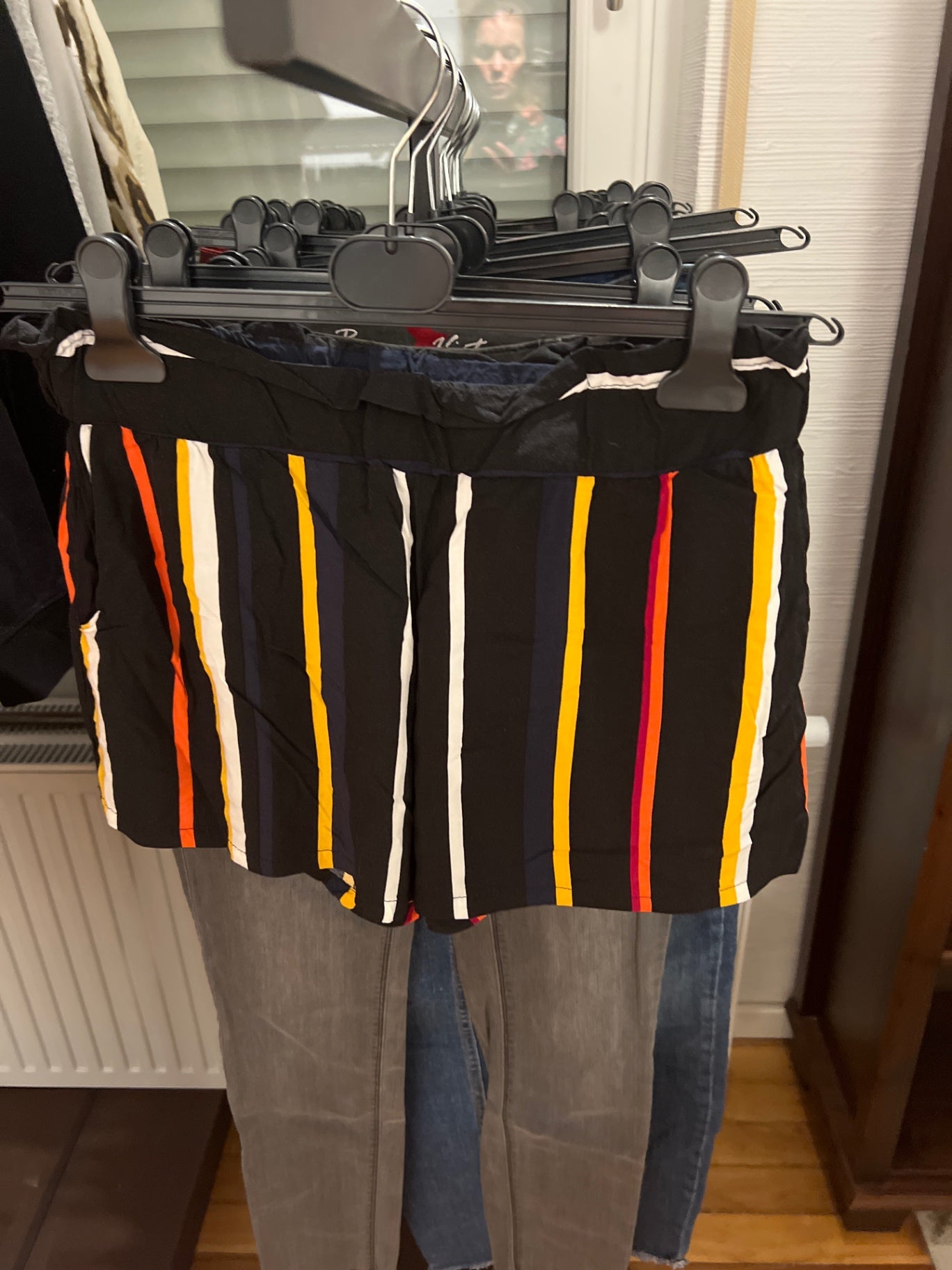 Unbekannt Kurze Hose Schwarz mit bunten Streifen