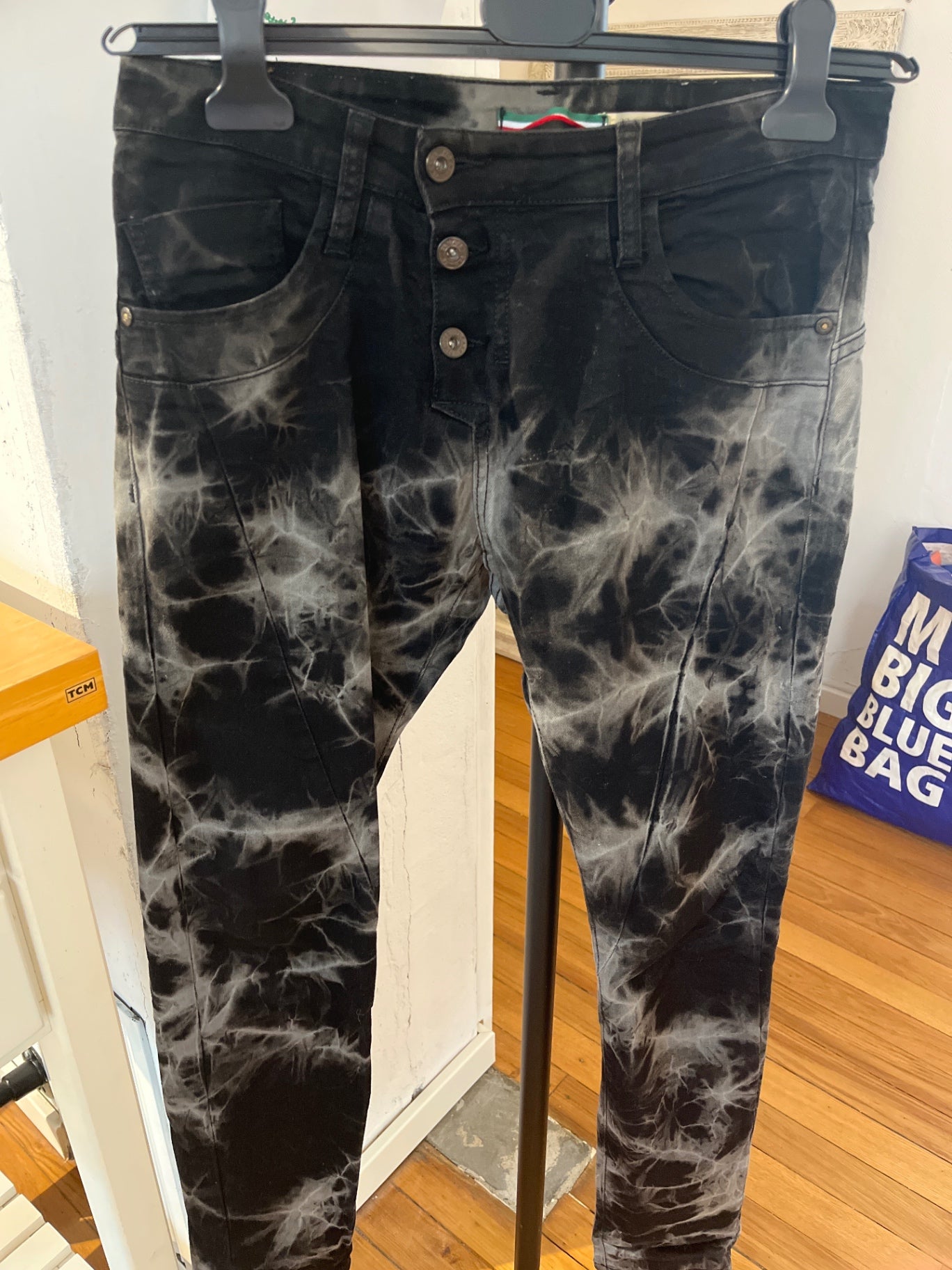 Please Hose Schwarz Batik