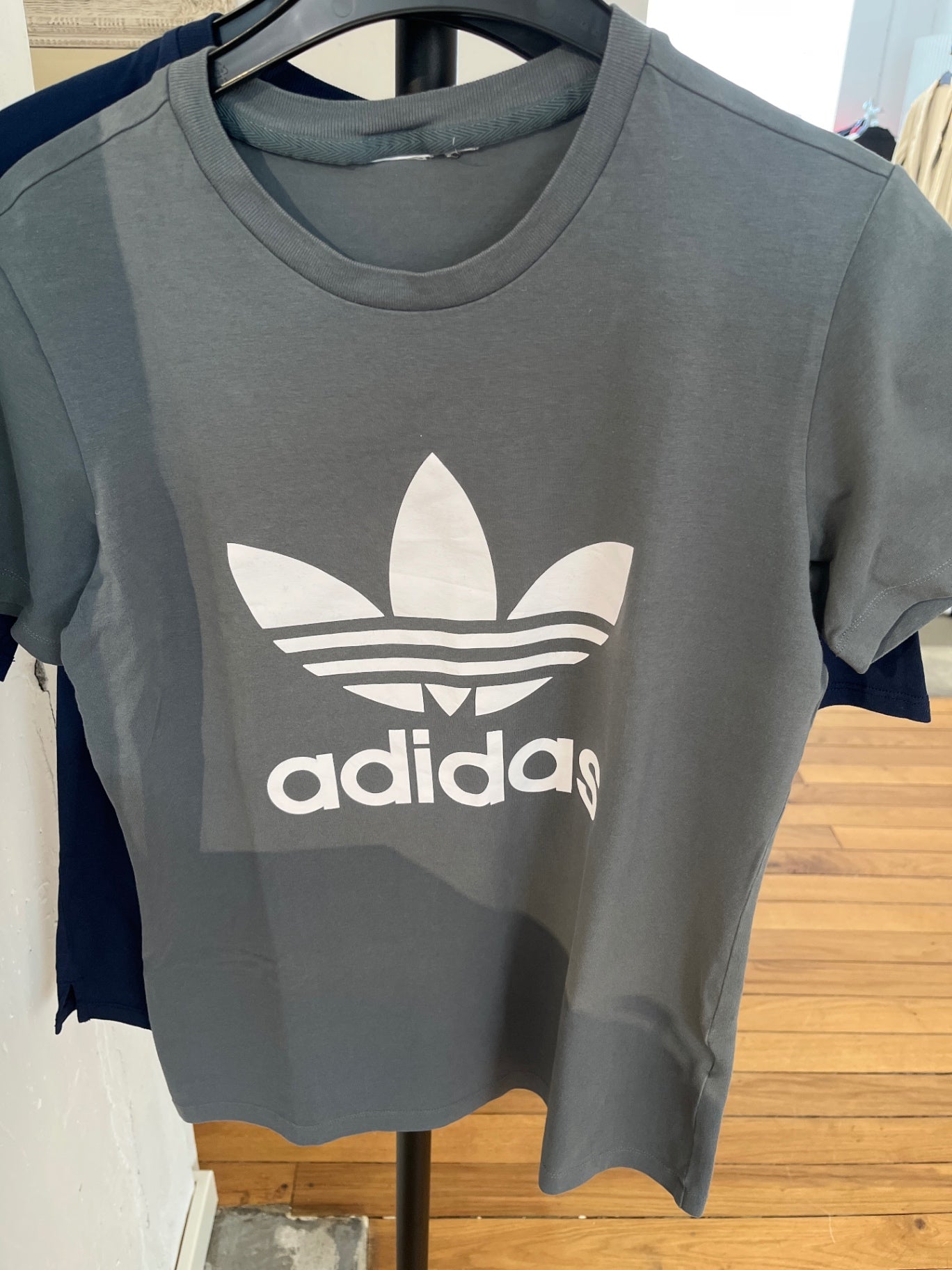 Adidas T-Shirt Grau