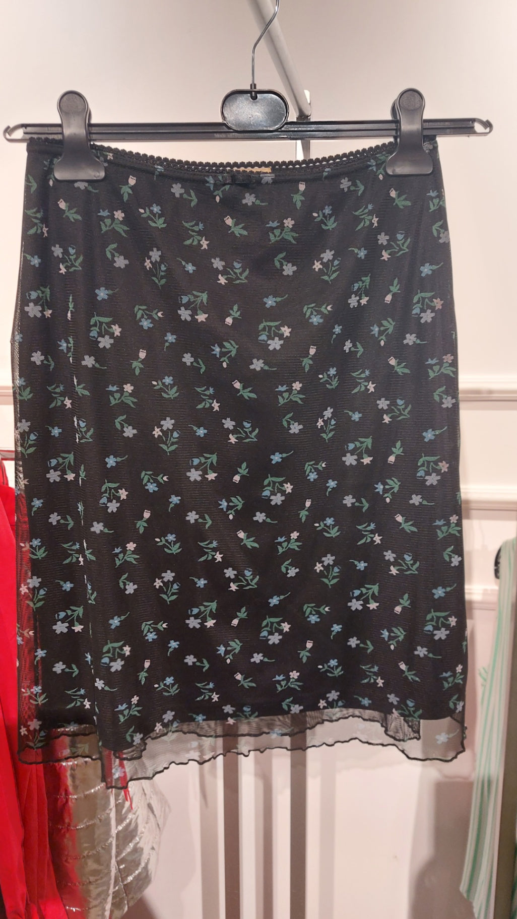 Boysen's Rock Schwarz mit Blumenmuster