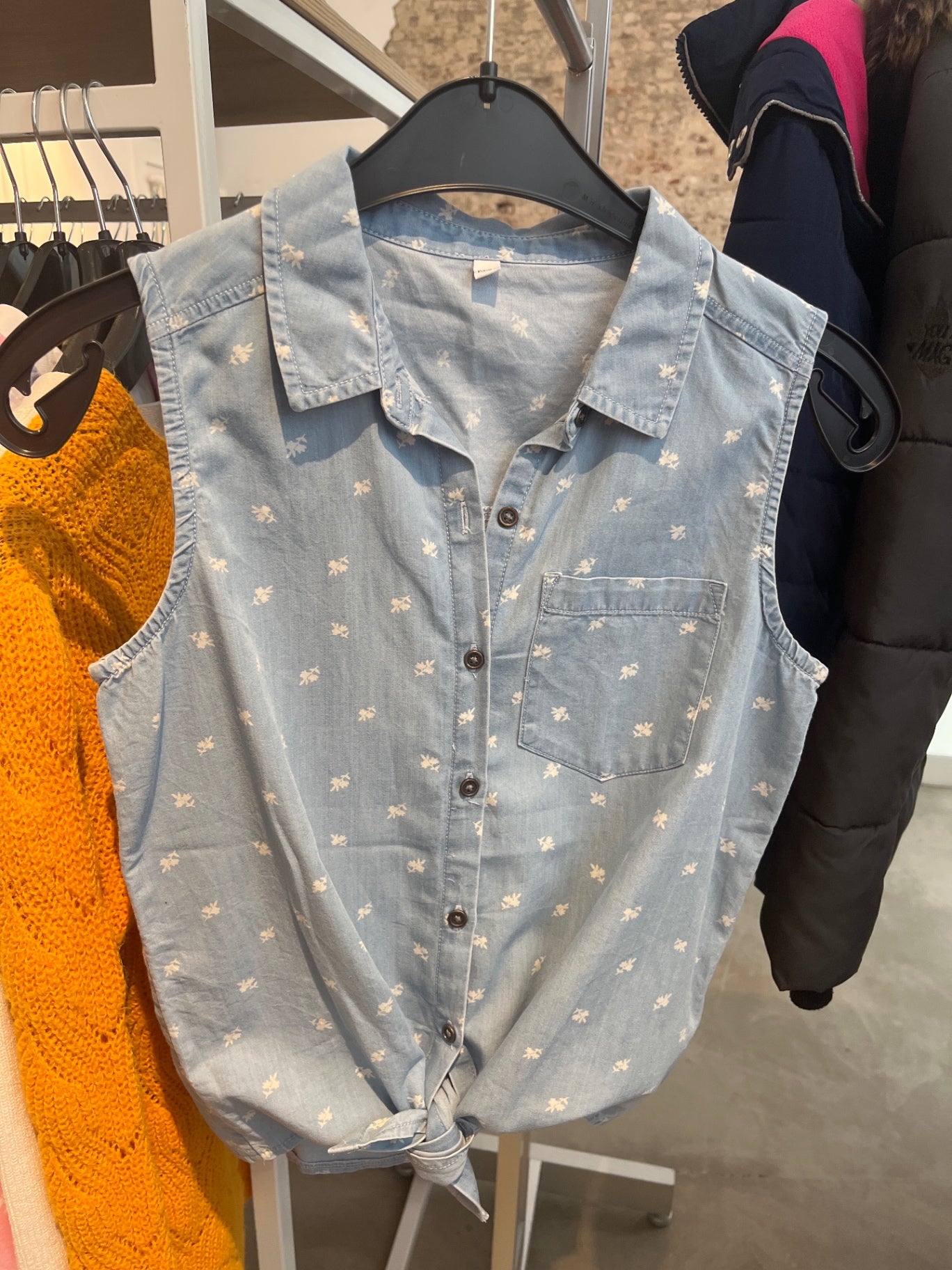 C&A Knotenbluse Jeans, weiße Blümchen