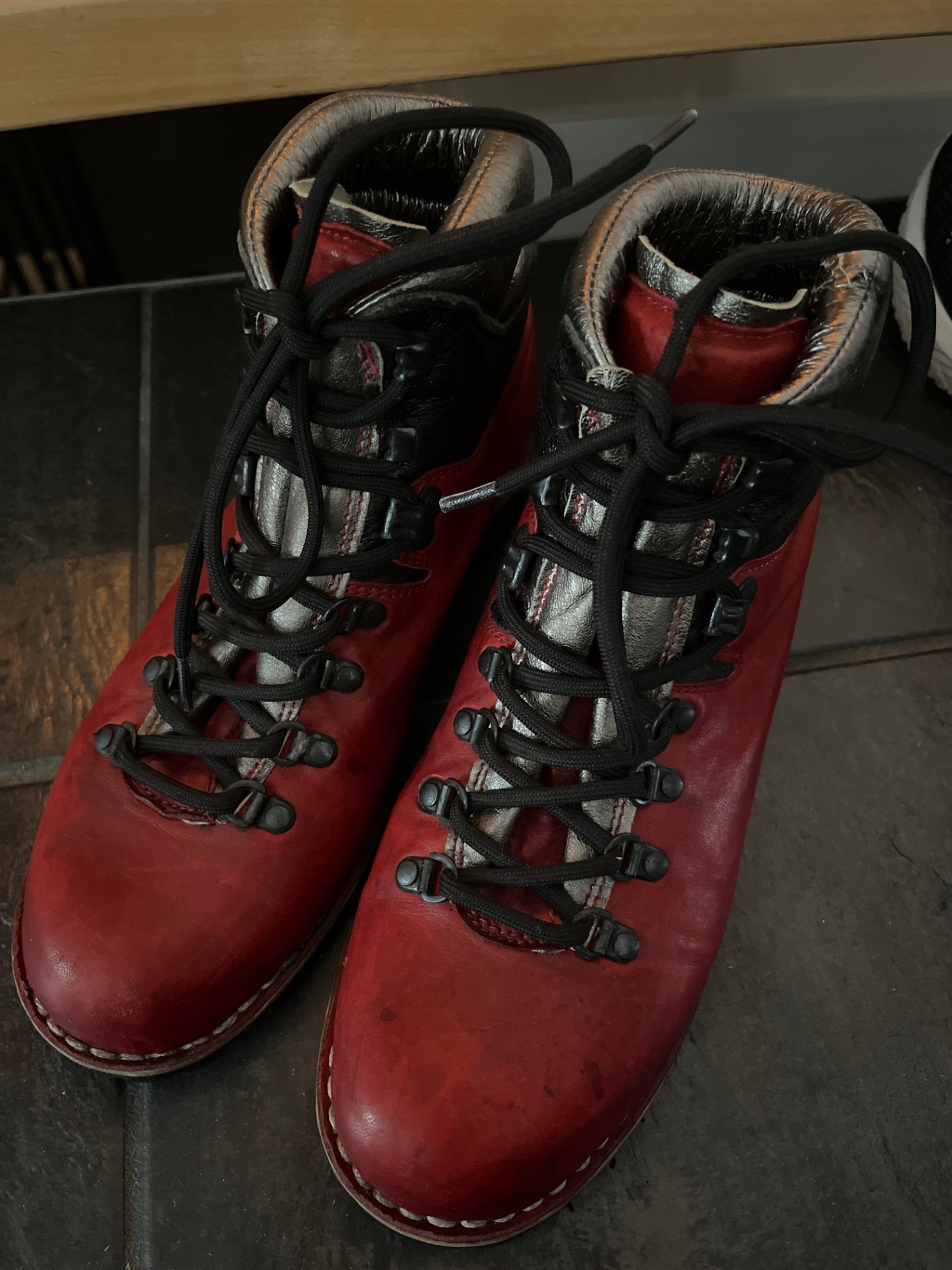 Closed Boots Rot