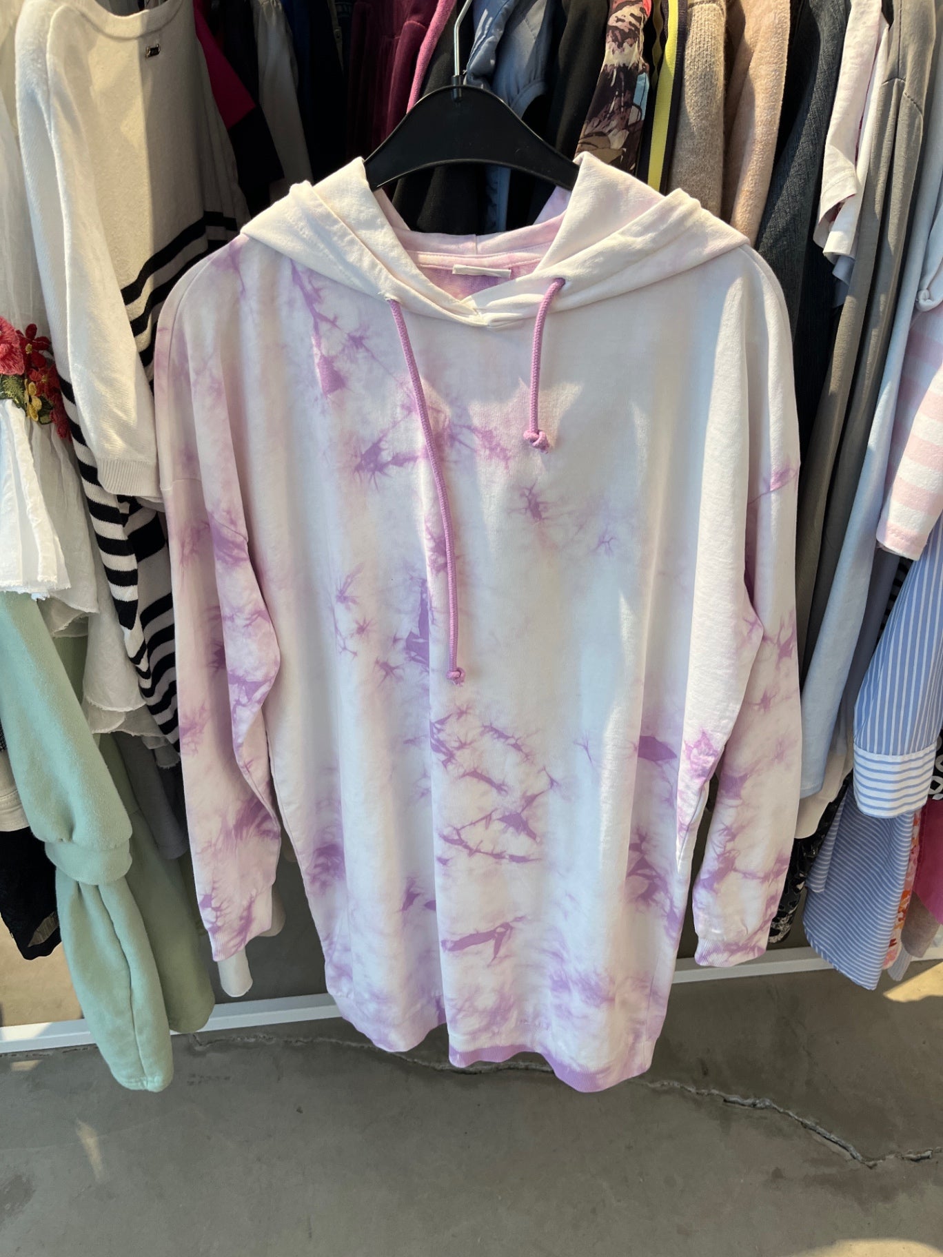 Noisy May Kleid Weiß mit lila batic