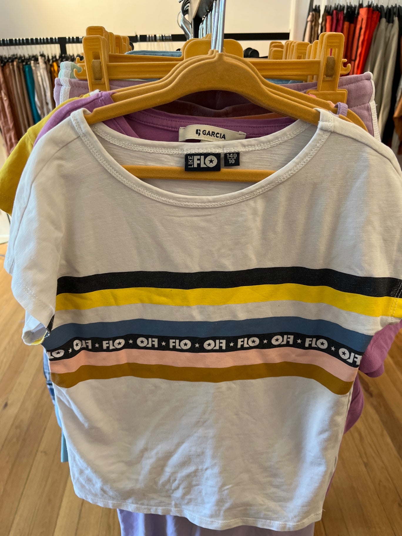 Like Flo T-Shirt Weiß, bunte Streifen