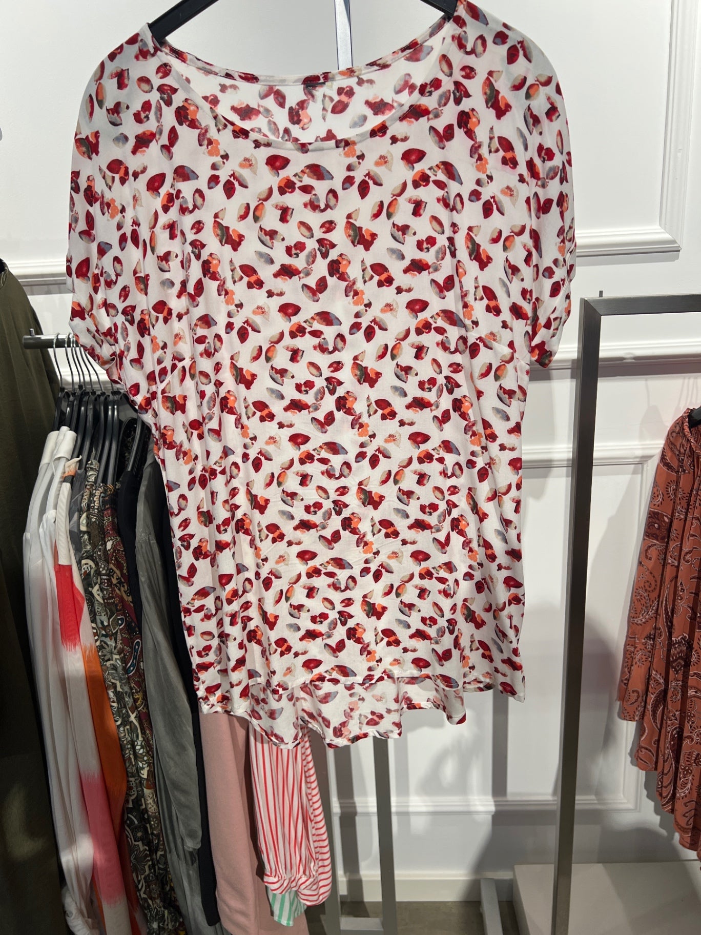 Unbekannt Bluse Weiß mit roten und grauen Mustern