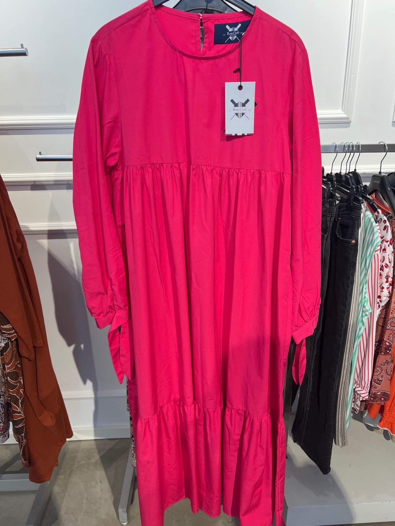 Row Club Kleid Pink