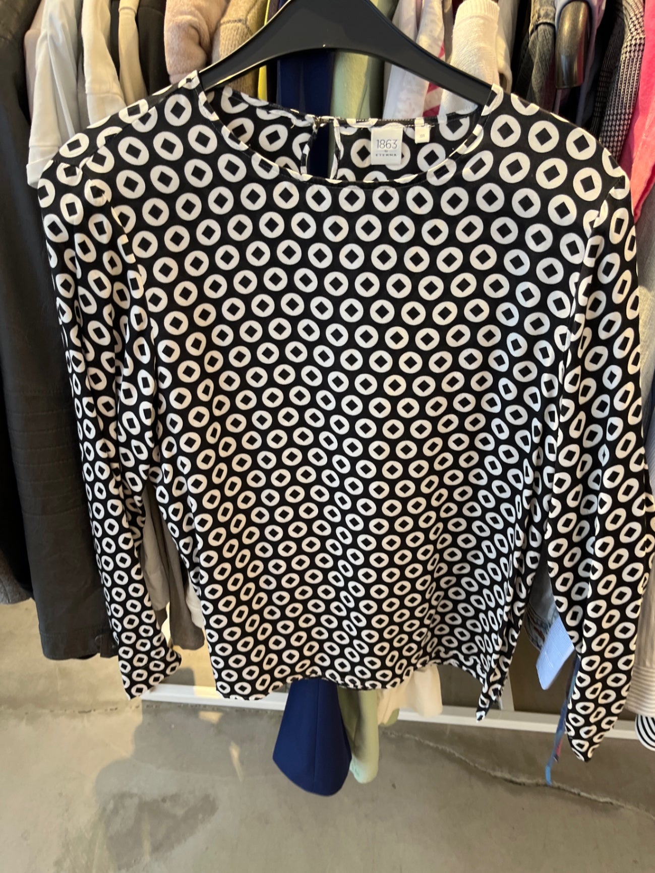 1863 by Eterna Langarmshirt Schwarz und Weiß