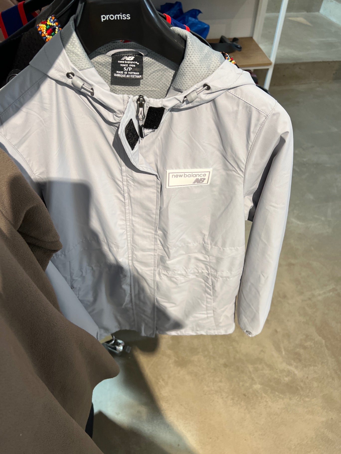 New Balance Jacke Grau