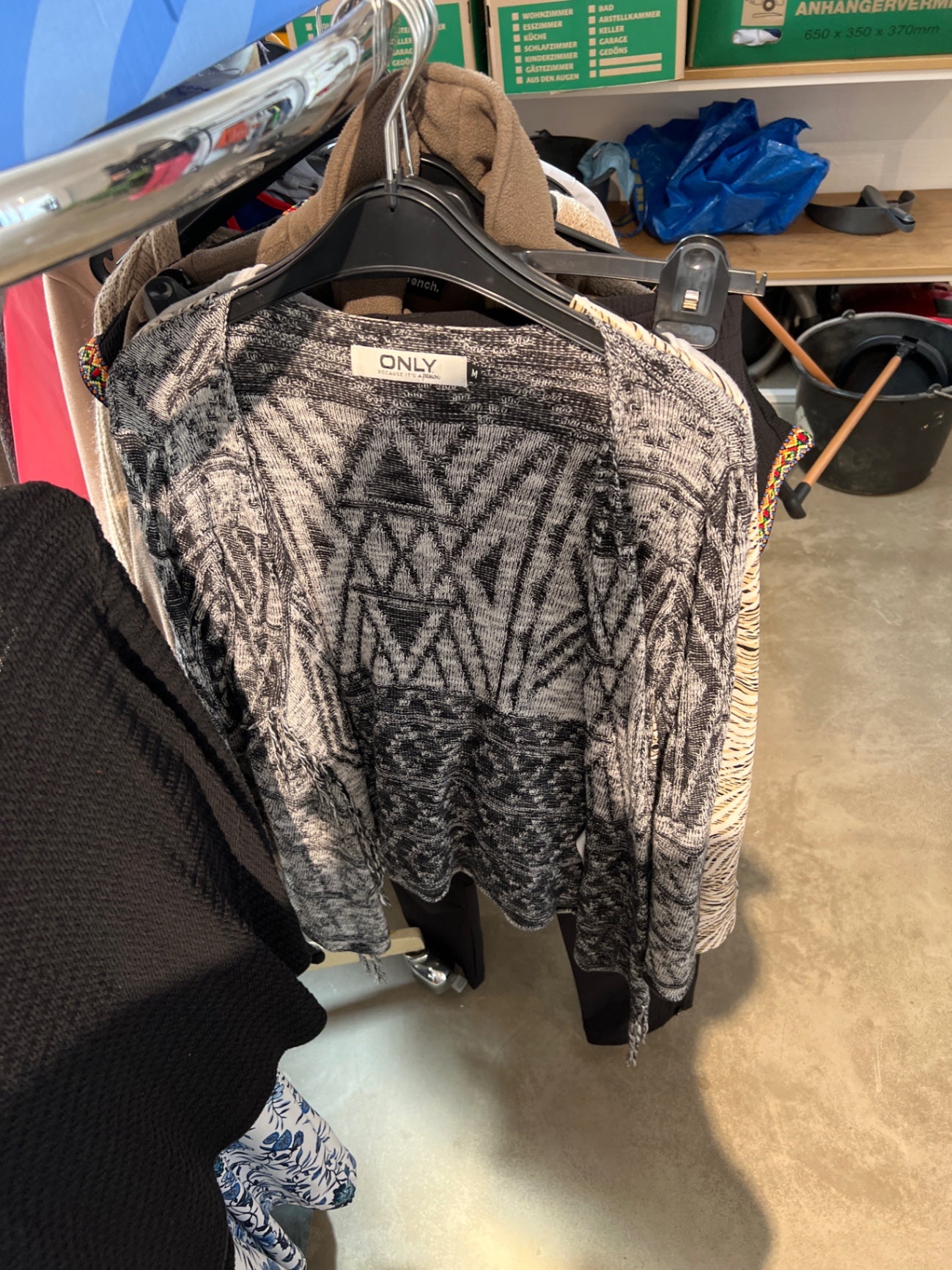 Only Pullover Schwarz und Weiß