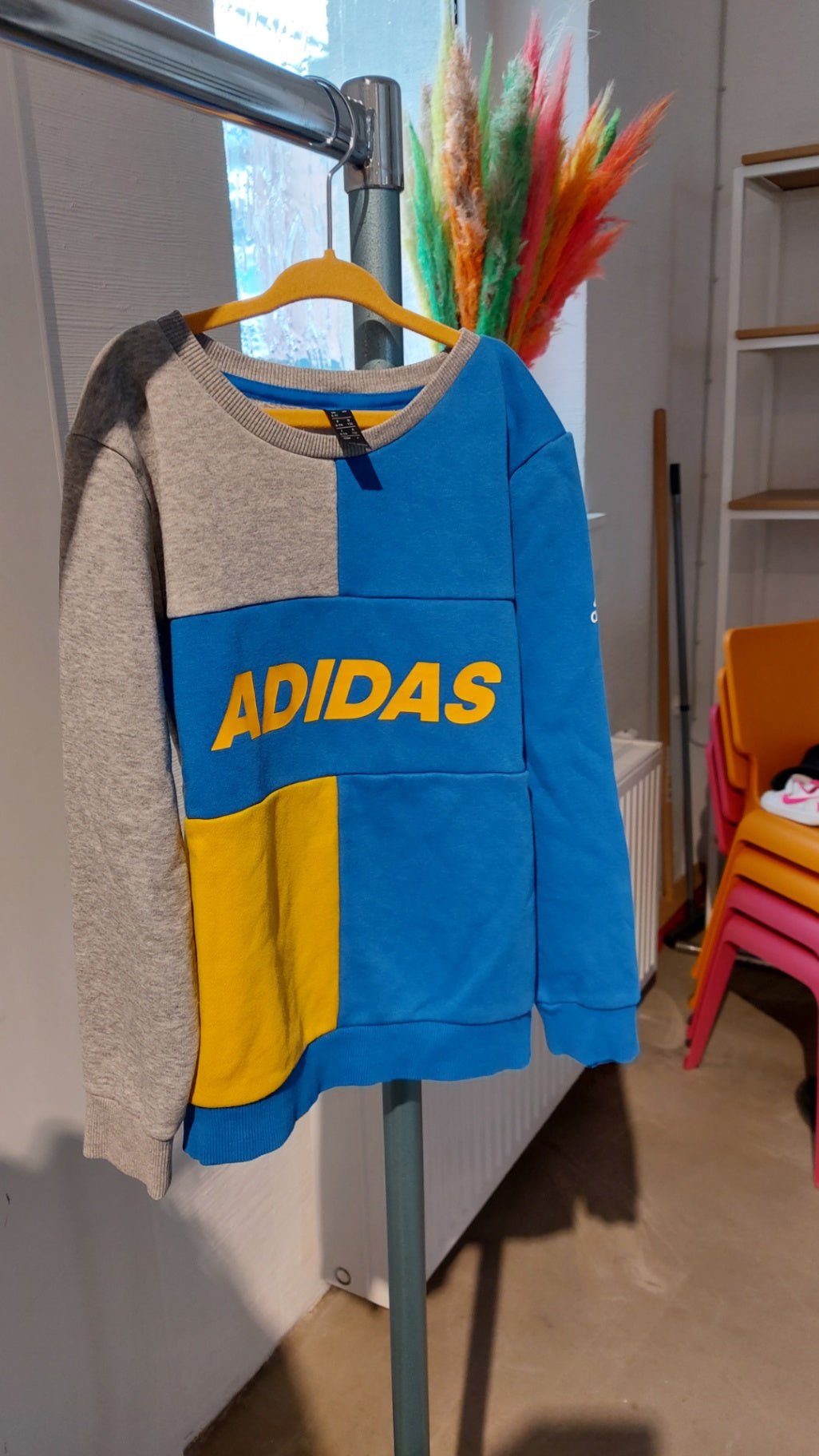 Adidas Pullover Blau, Gelb und Grau