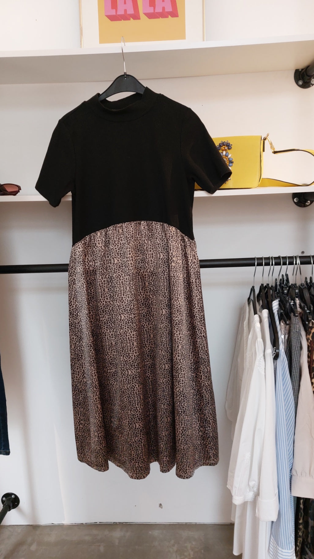 Supermom Kleid Schwarz und Leopardenmuster