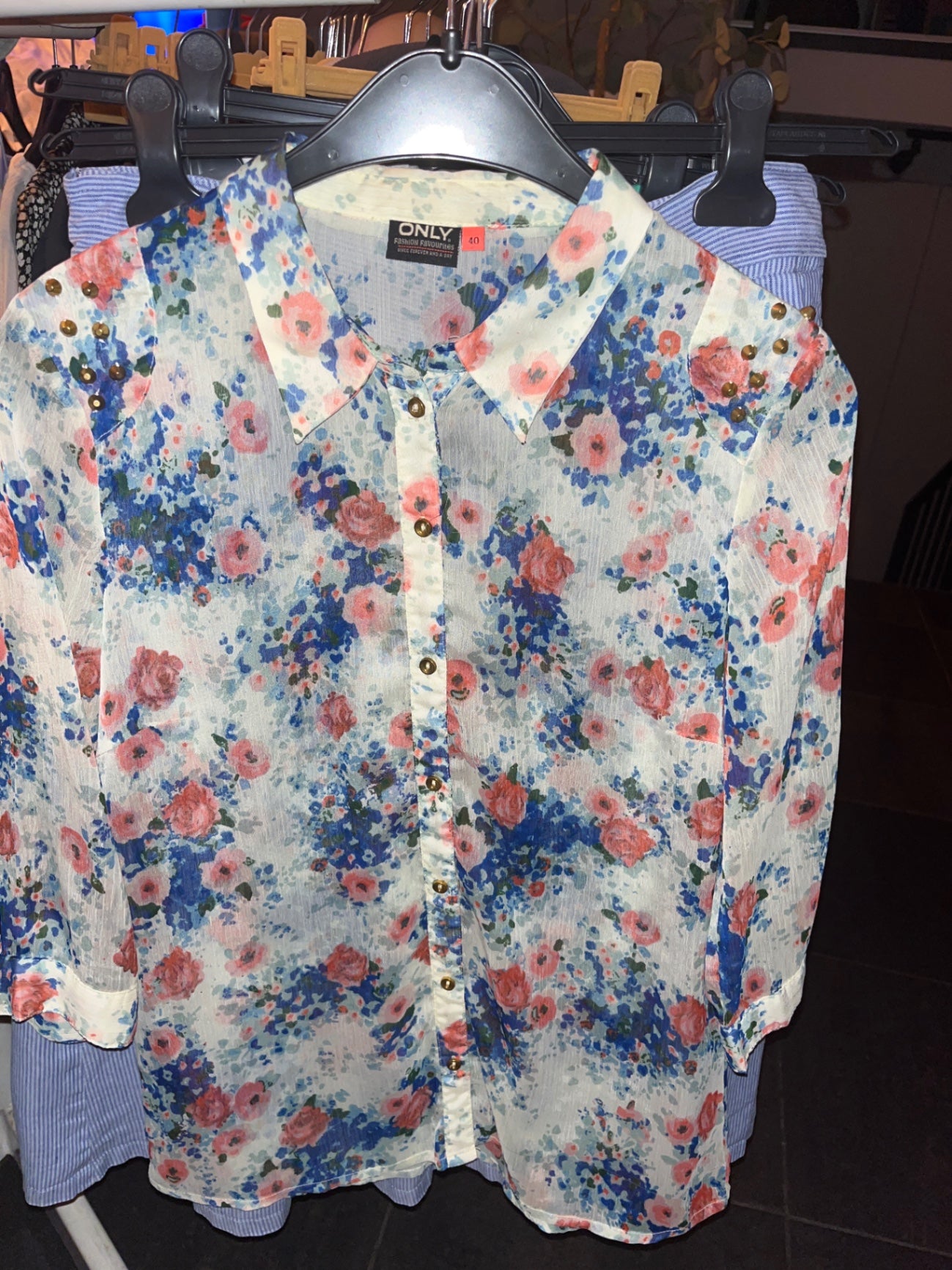 ONLY Bluse Weiß, Blaue+Rote Blumen