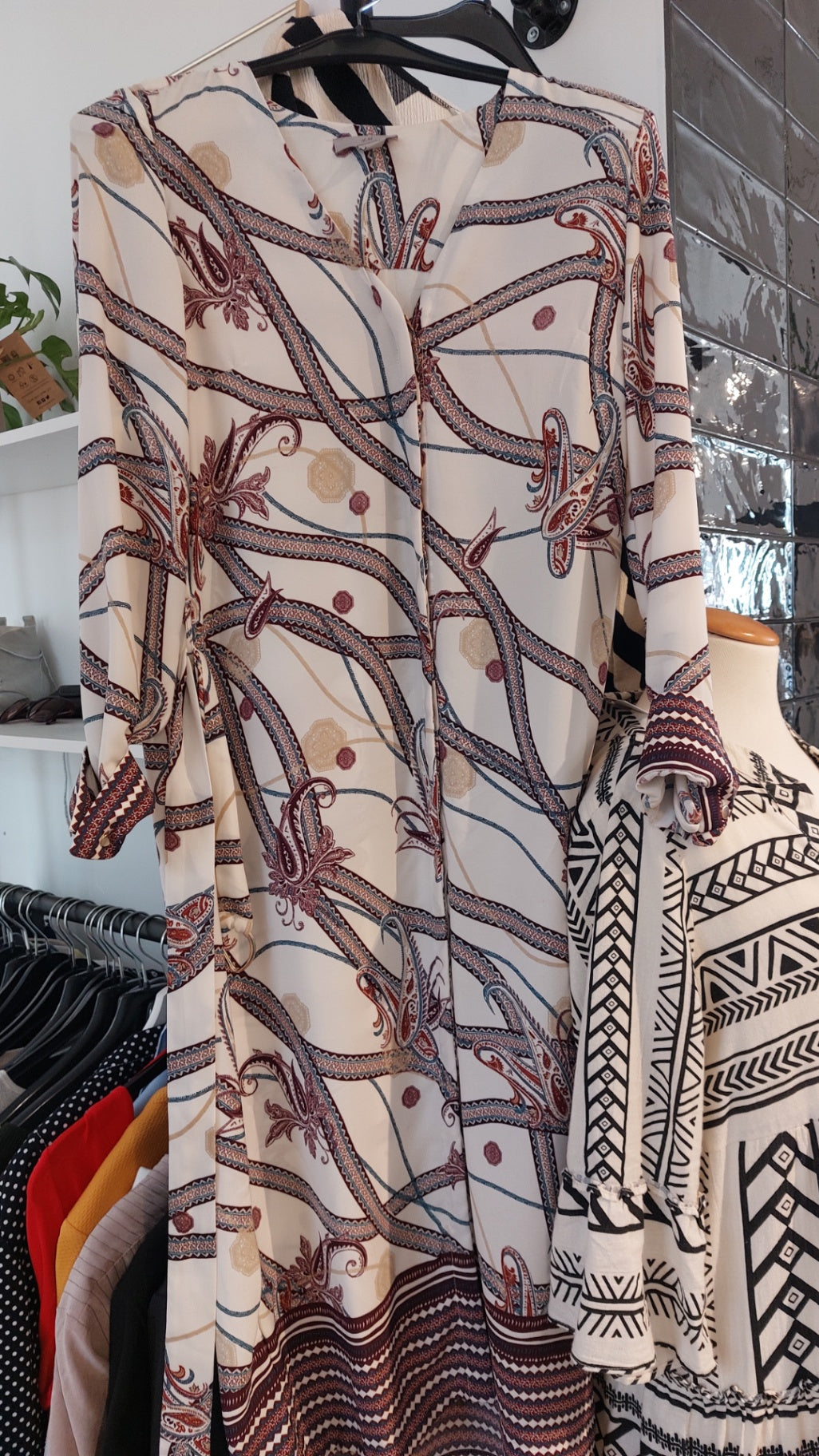 H&M Kleid Beige mit buntem Muster