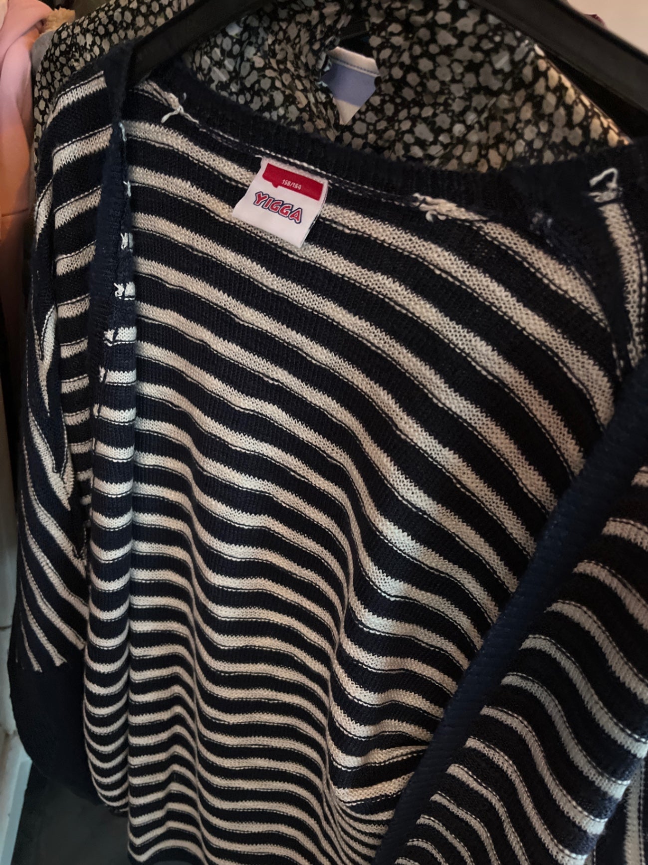 Yigga Cardigan Blau und Weiß gestreift