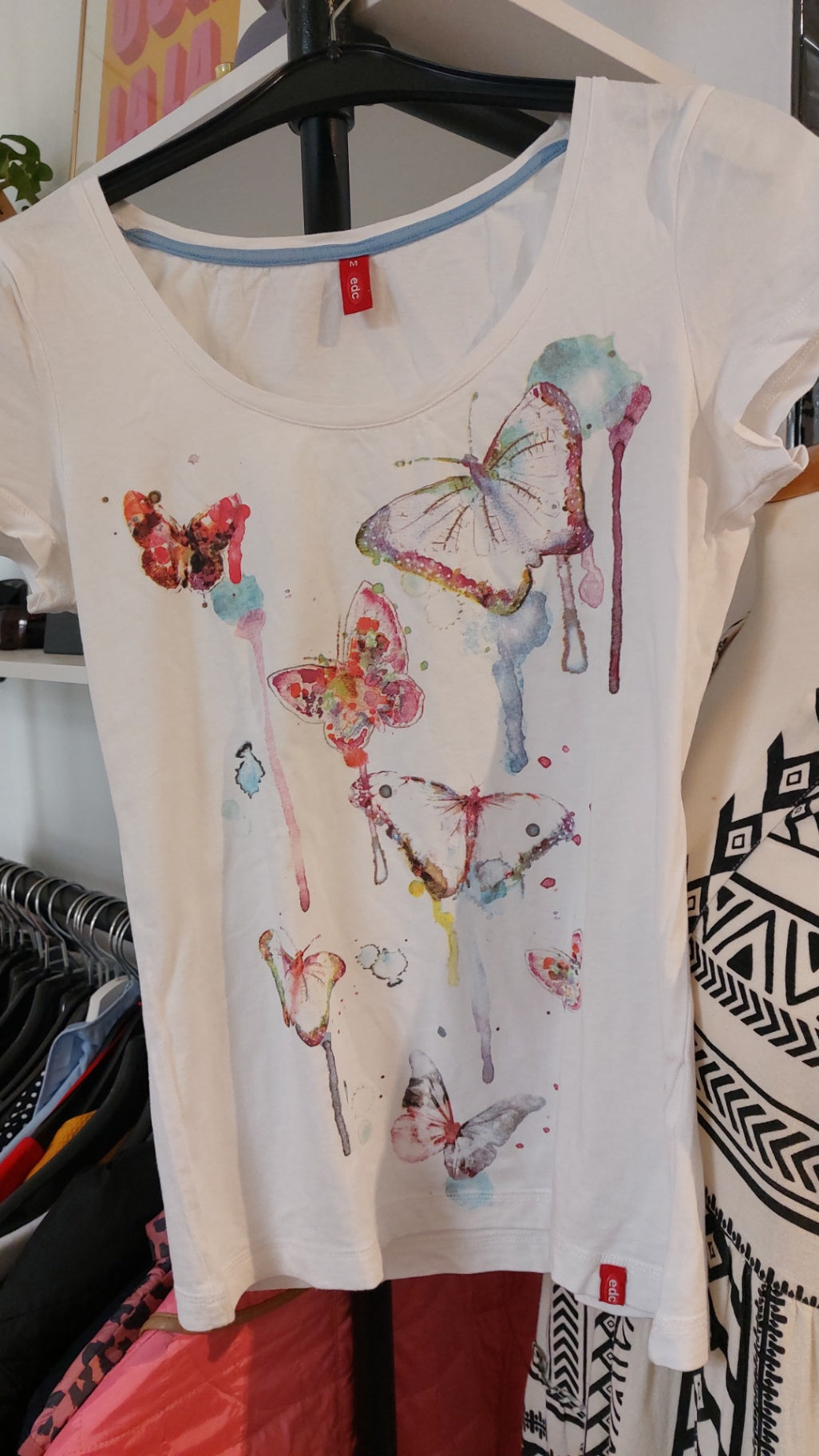 Esprit T-Shirt Weiß mit bunten Akzenten