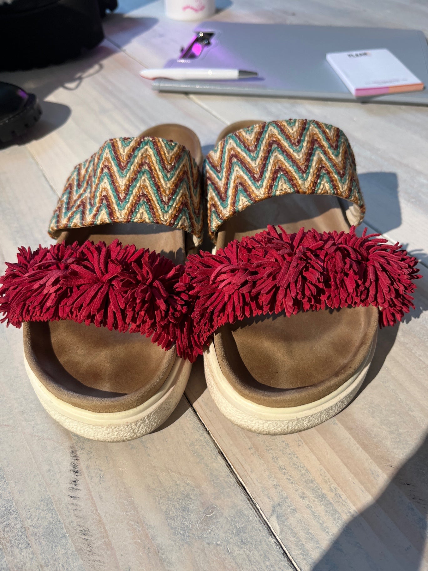 Inuiki Sandalen Mehrfarbig und Rot
