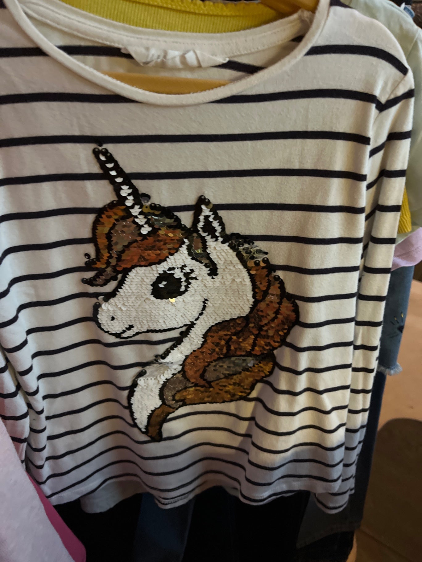 H&M Langarmshirt Einhorn Wendepailetten