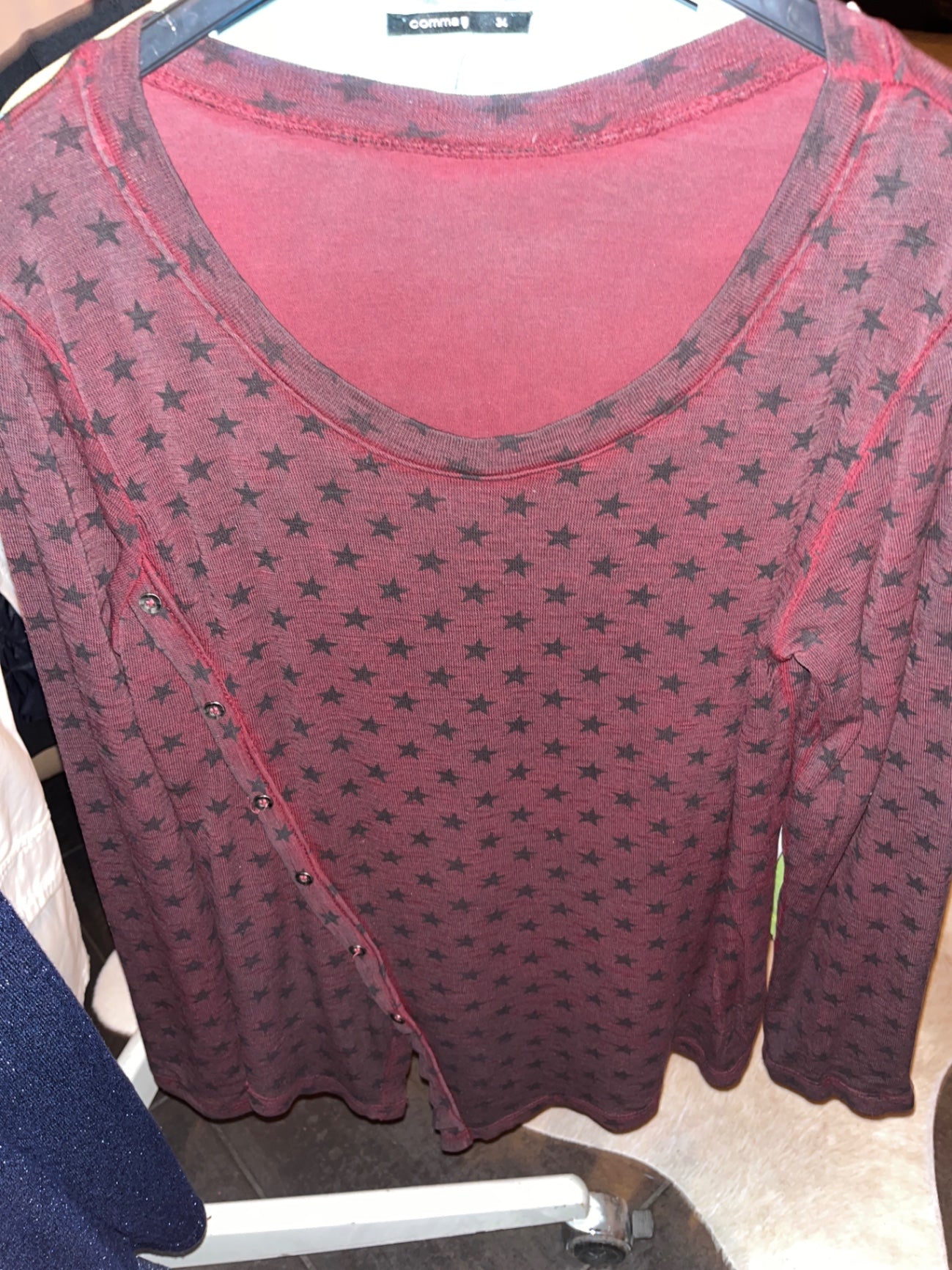 Unbekannt Langarmshirt Rot Sterne