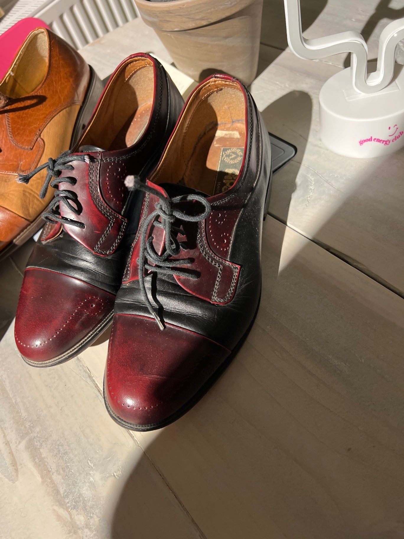 Piper Oxford-Schuhe Schwarz und Weinrot