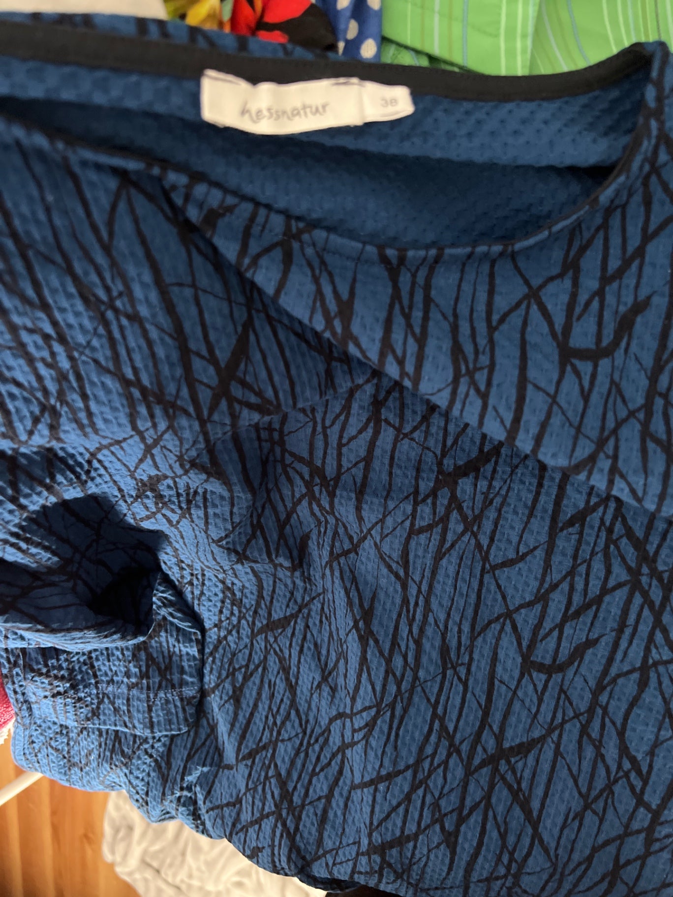 Hessnatur Bluse Blau mit schwarzem Muster