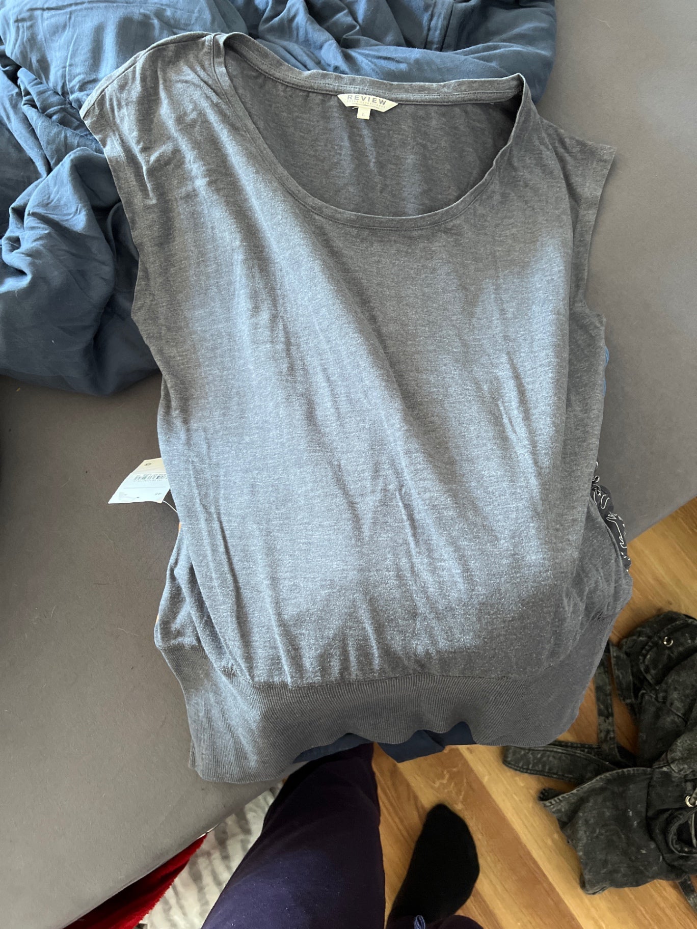 Review T-Shirt Grau