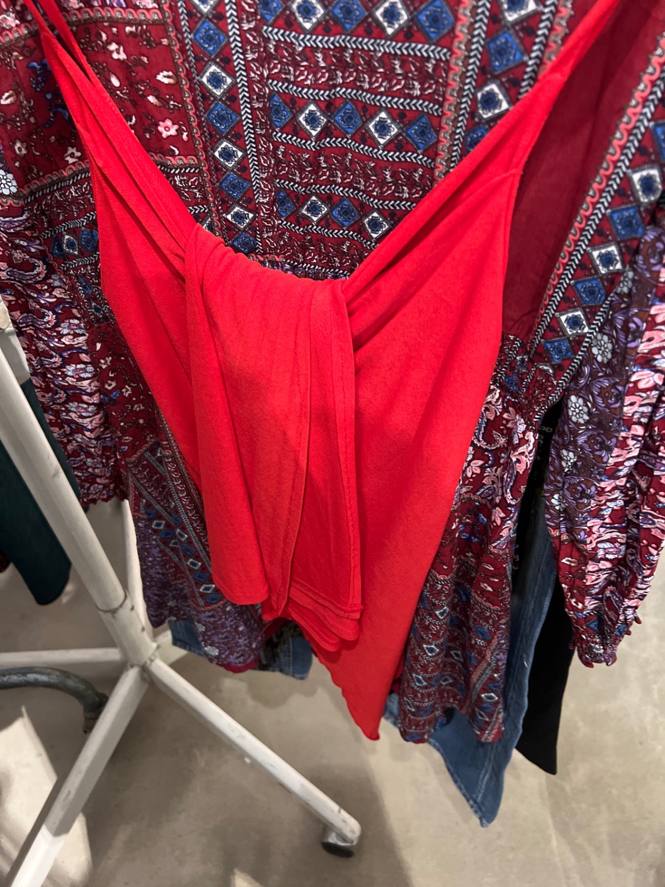 Kleid / Frankreich Rot