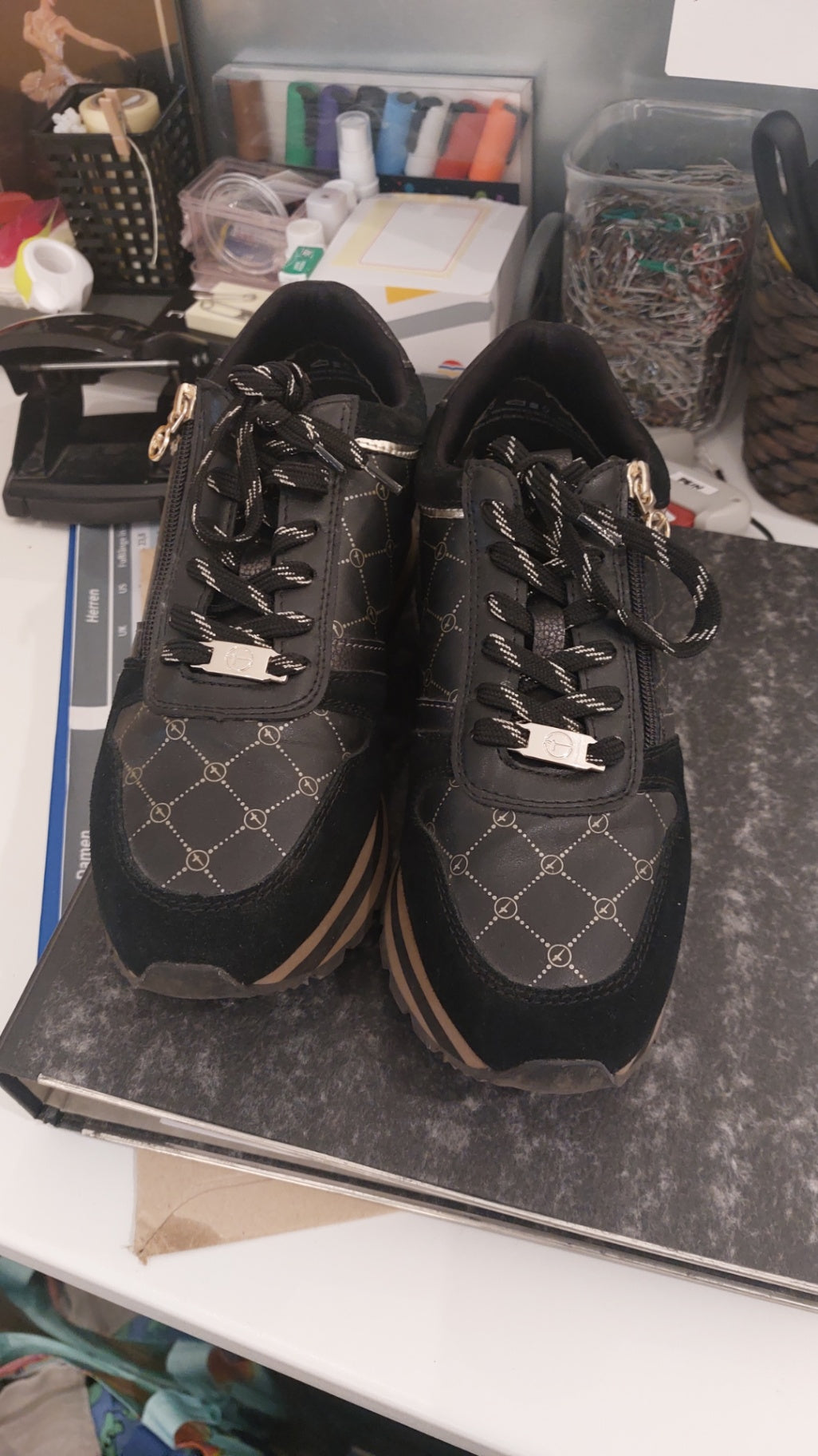 Tamaris Sneaker Schwarz und Gold