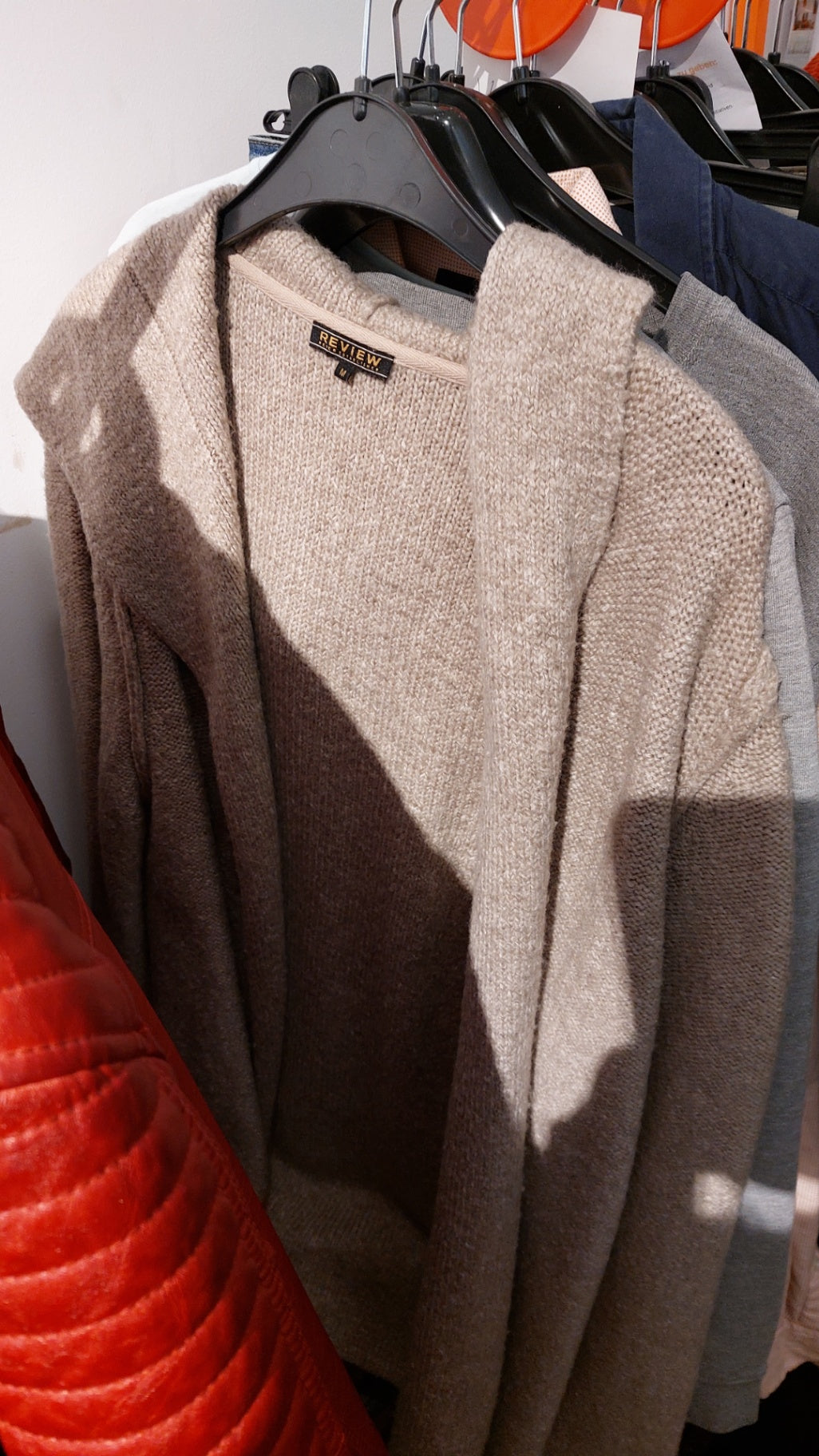 Review Strickjacke Beige