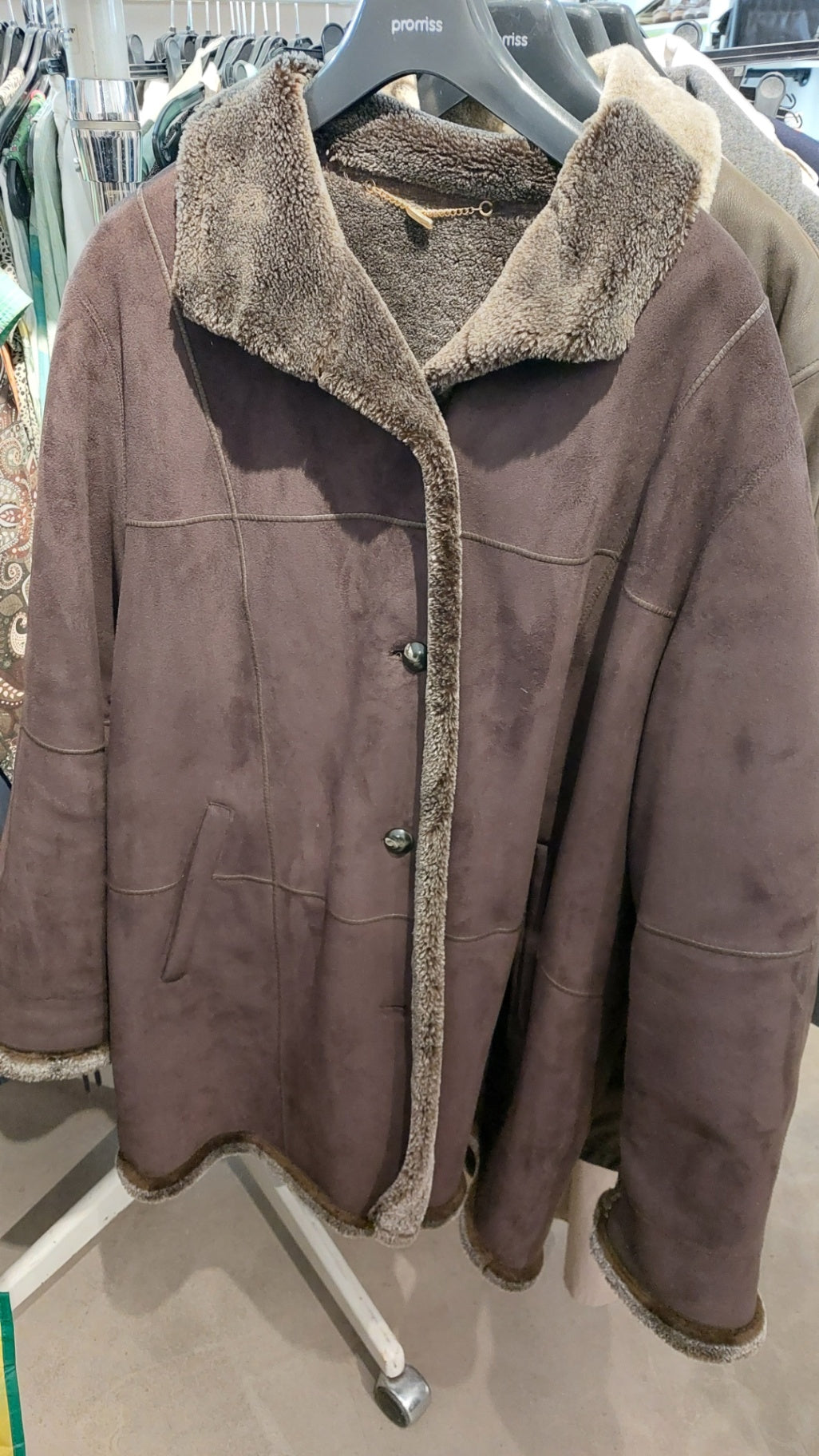 Baronia von Gollas Mantel Braun