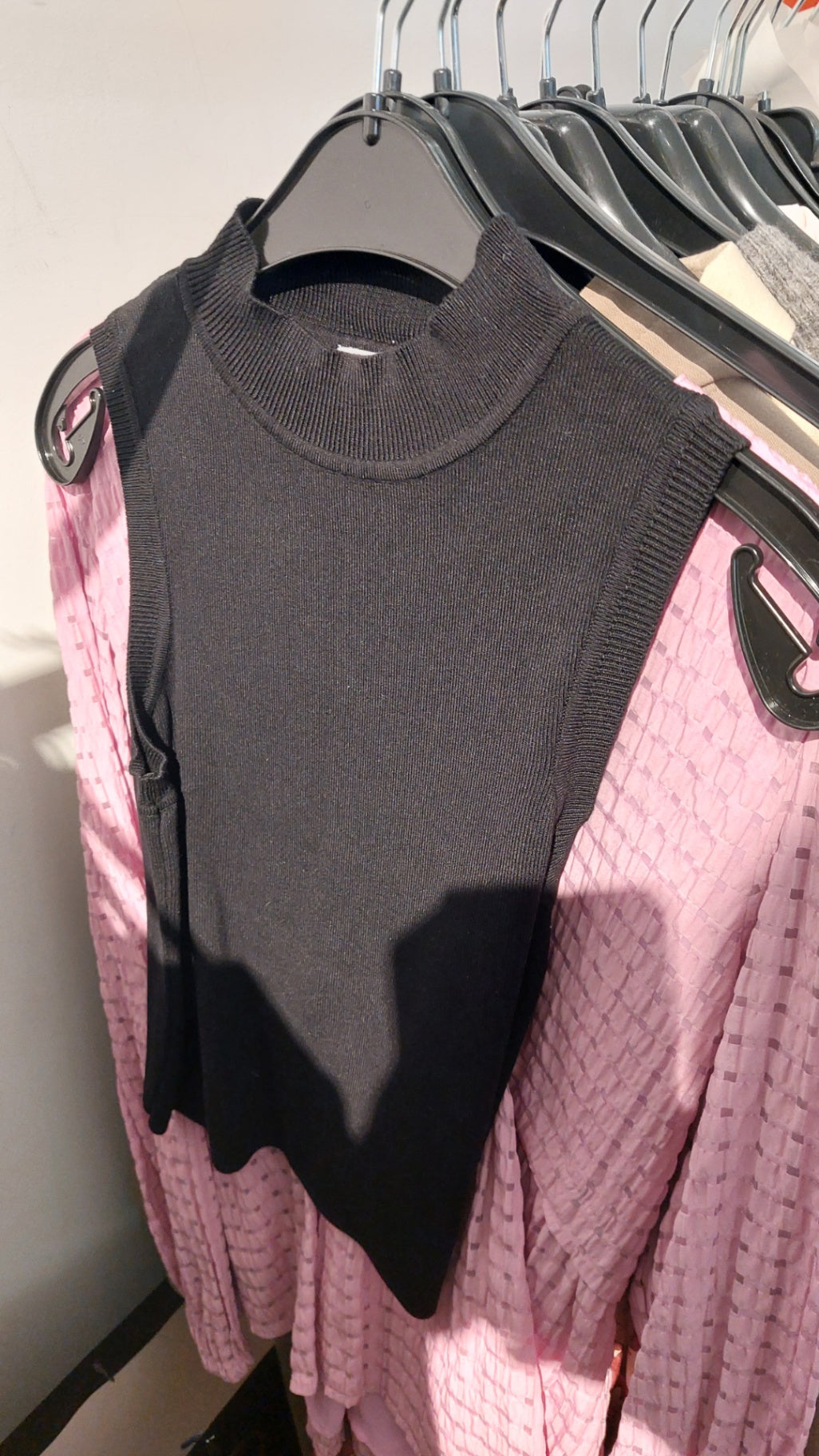 Primark Ärmelloser Rollkragenpullover Schwarz