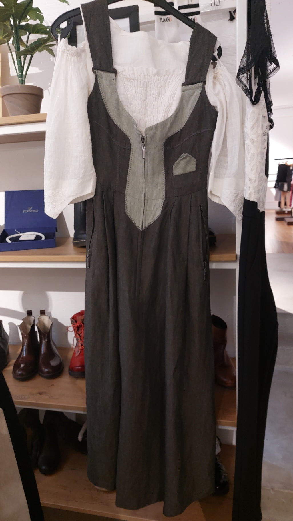 Trachtenmode Dirndl Grün und weiß