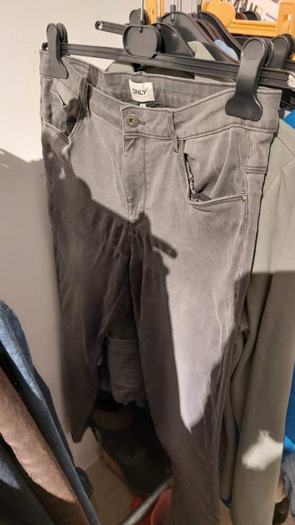 ONLY Jeans Grau mit Gebrauchsspuren