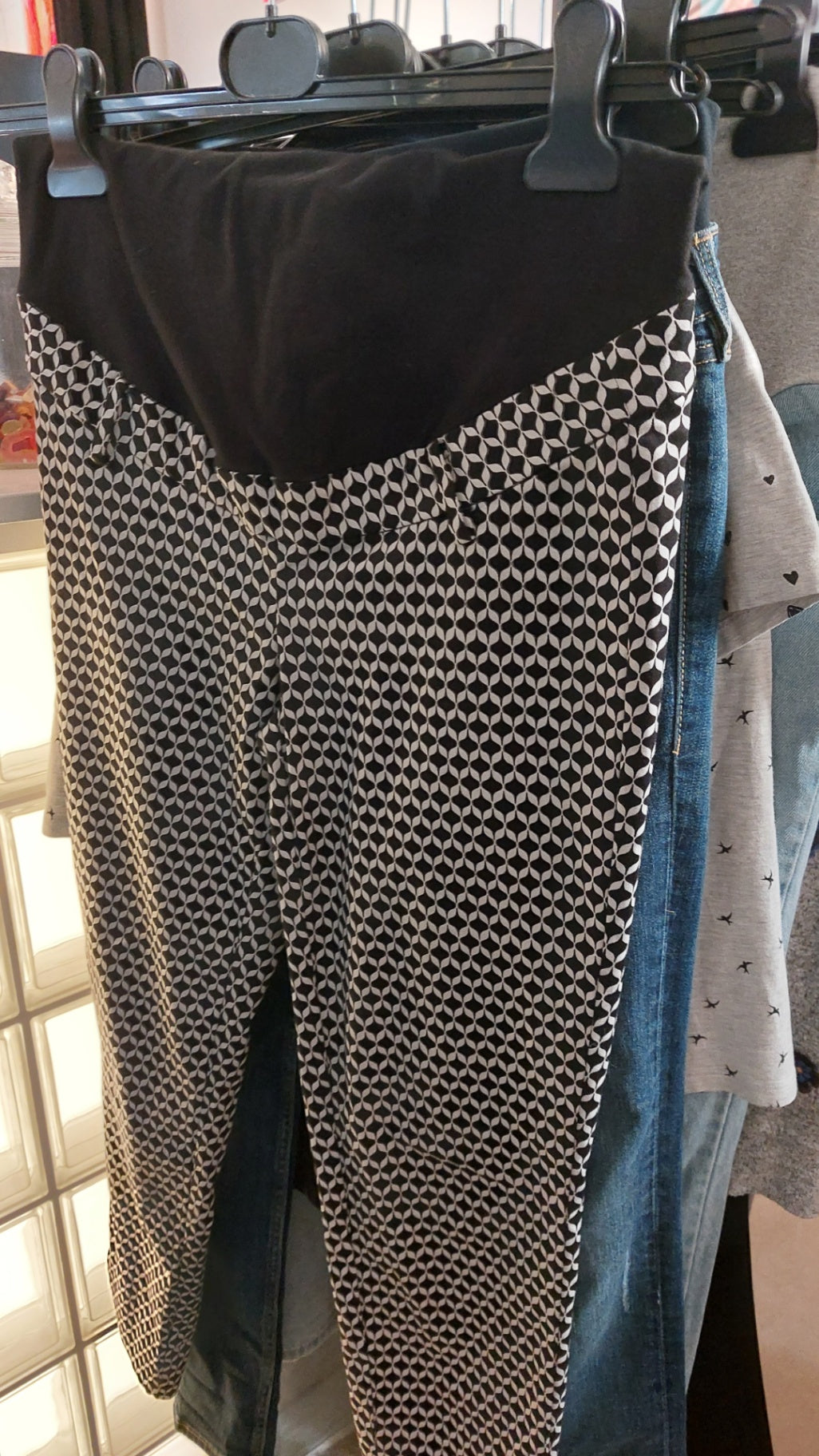HM Mama Umstandshose Schwarz und Weiß gemustert