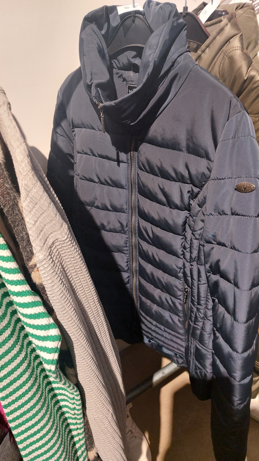 Tara M Jacke Dunkelblau