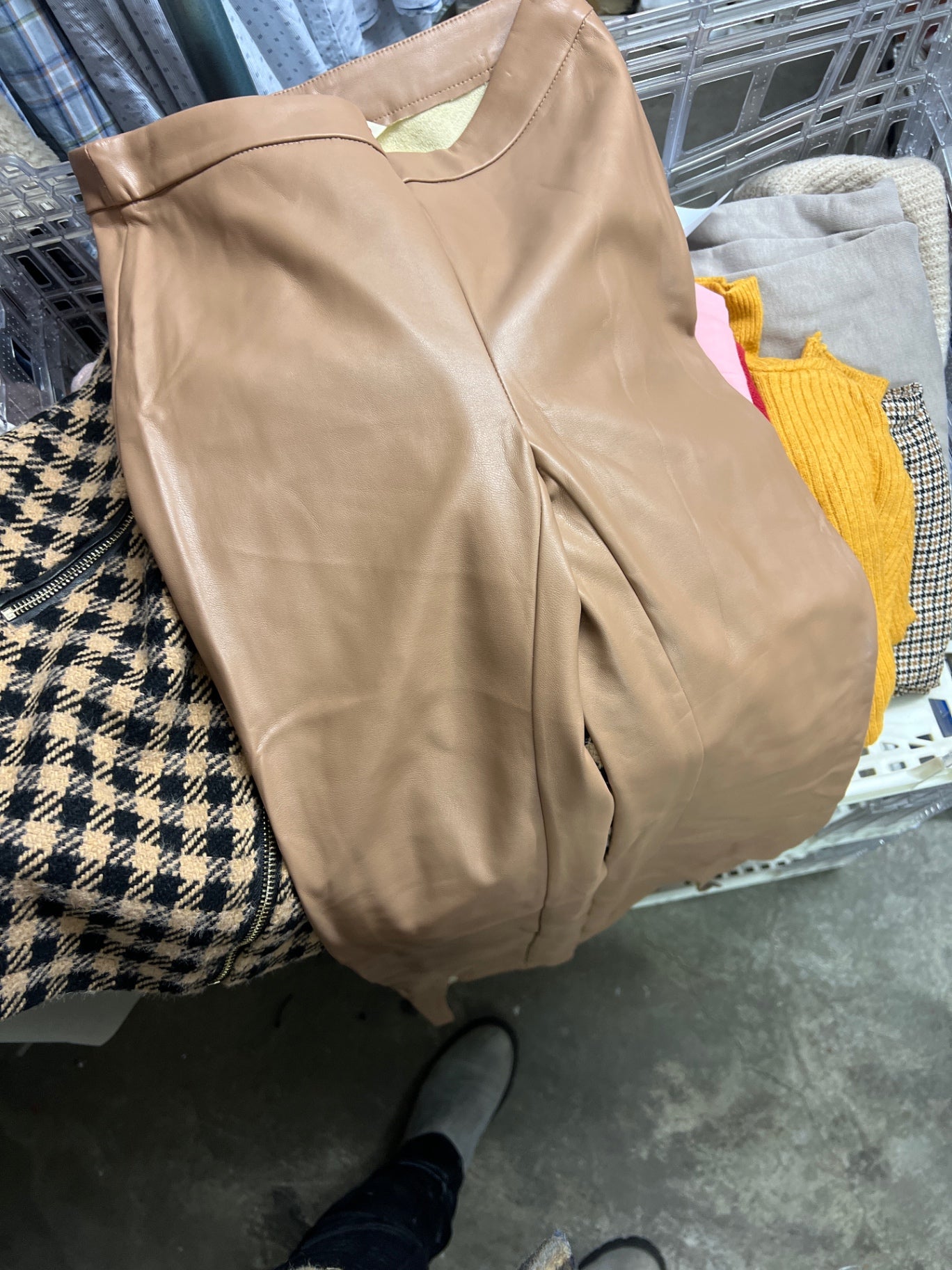 Review Gefütterte Kunstleder Hose Beige Größe: Xs