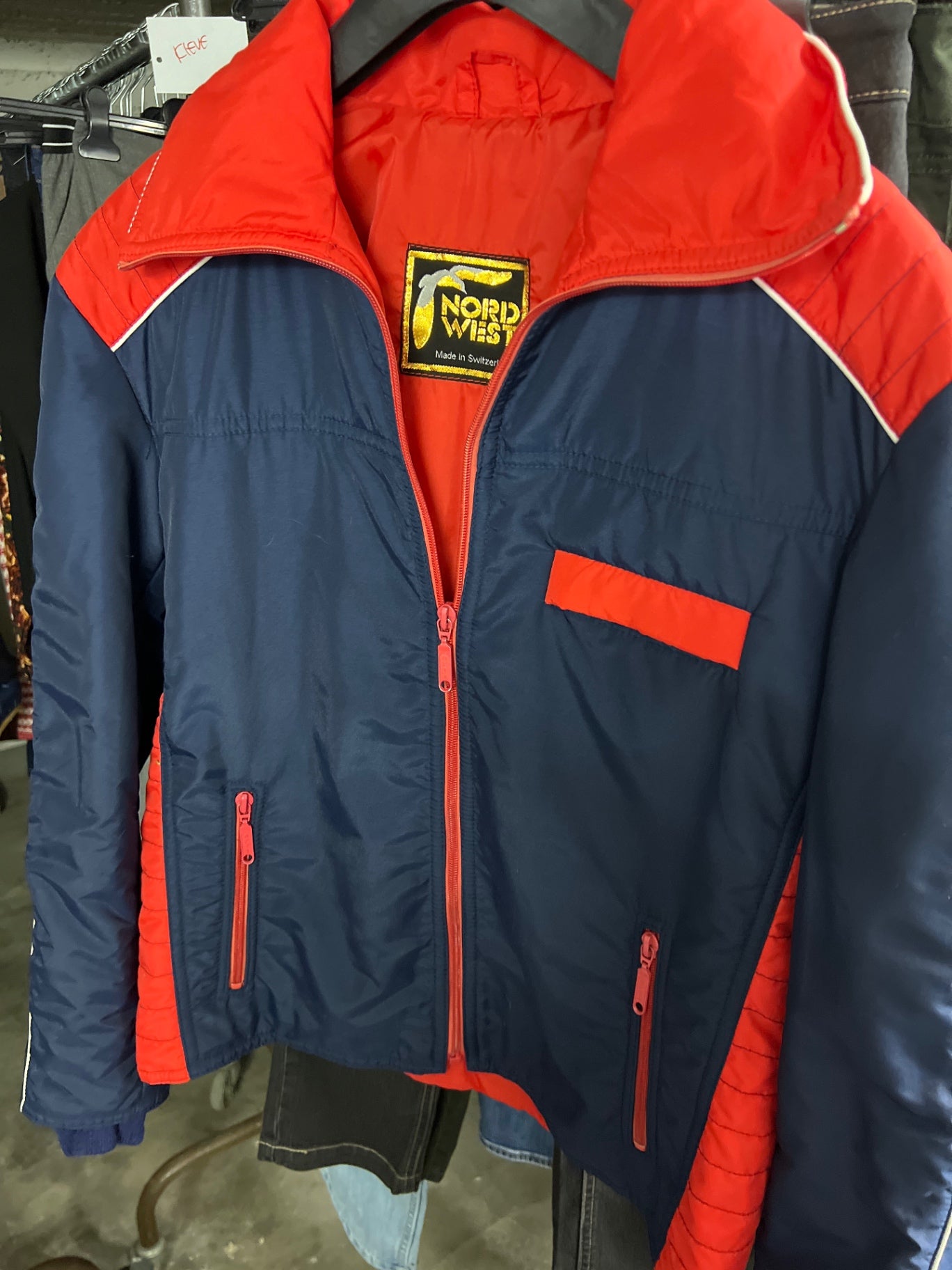 Nordwest Jacke Blau und Rot Größe: M