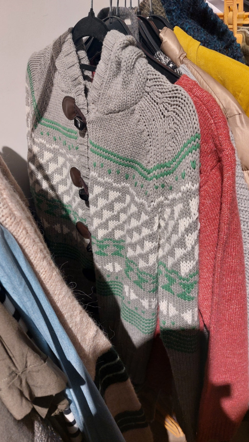 Only - true collection Strickjacke Grau mit Grün und Weiß Größe: L