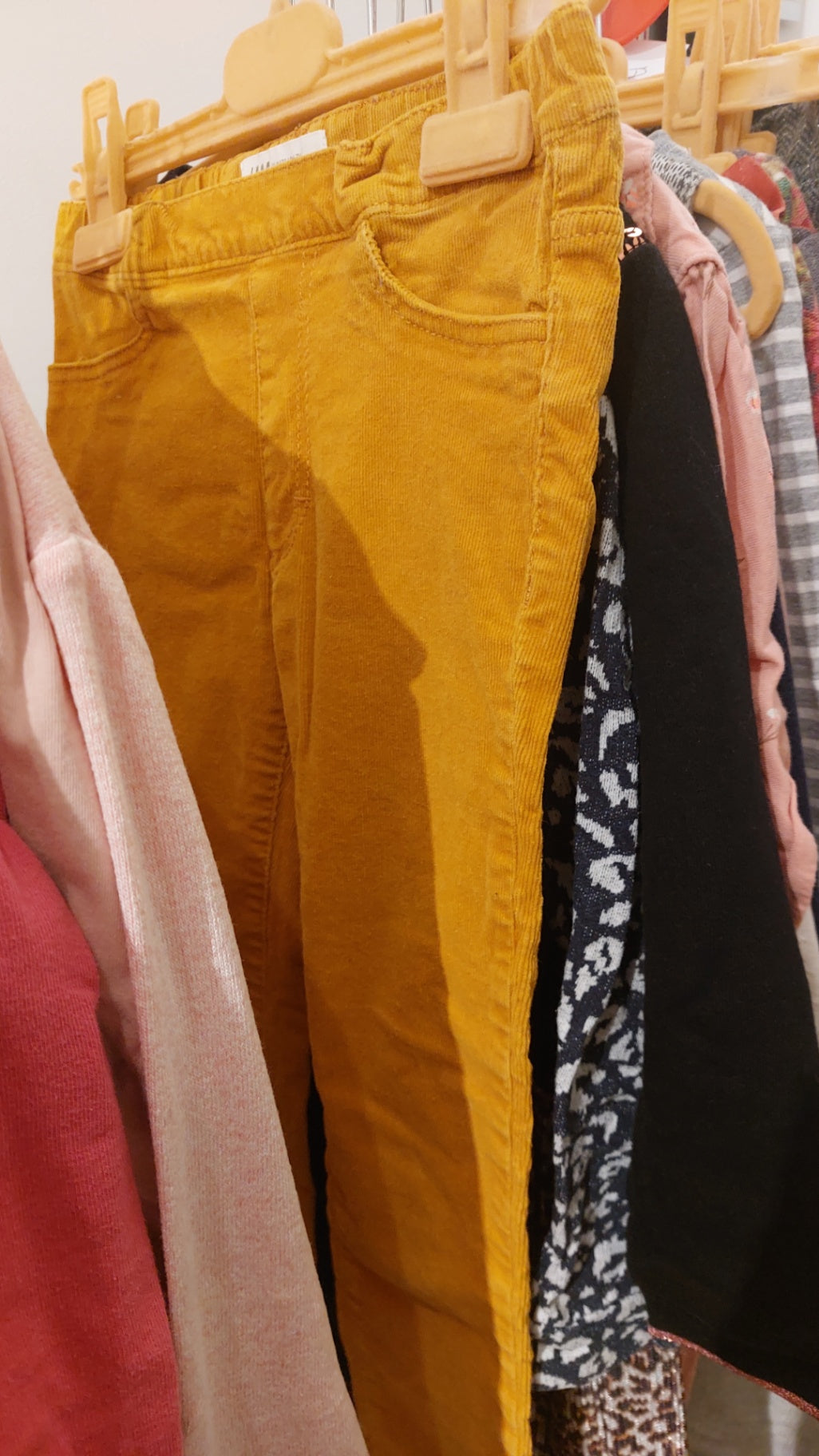 H&M Hose Senfgelb Größe: 122