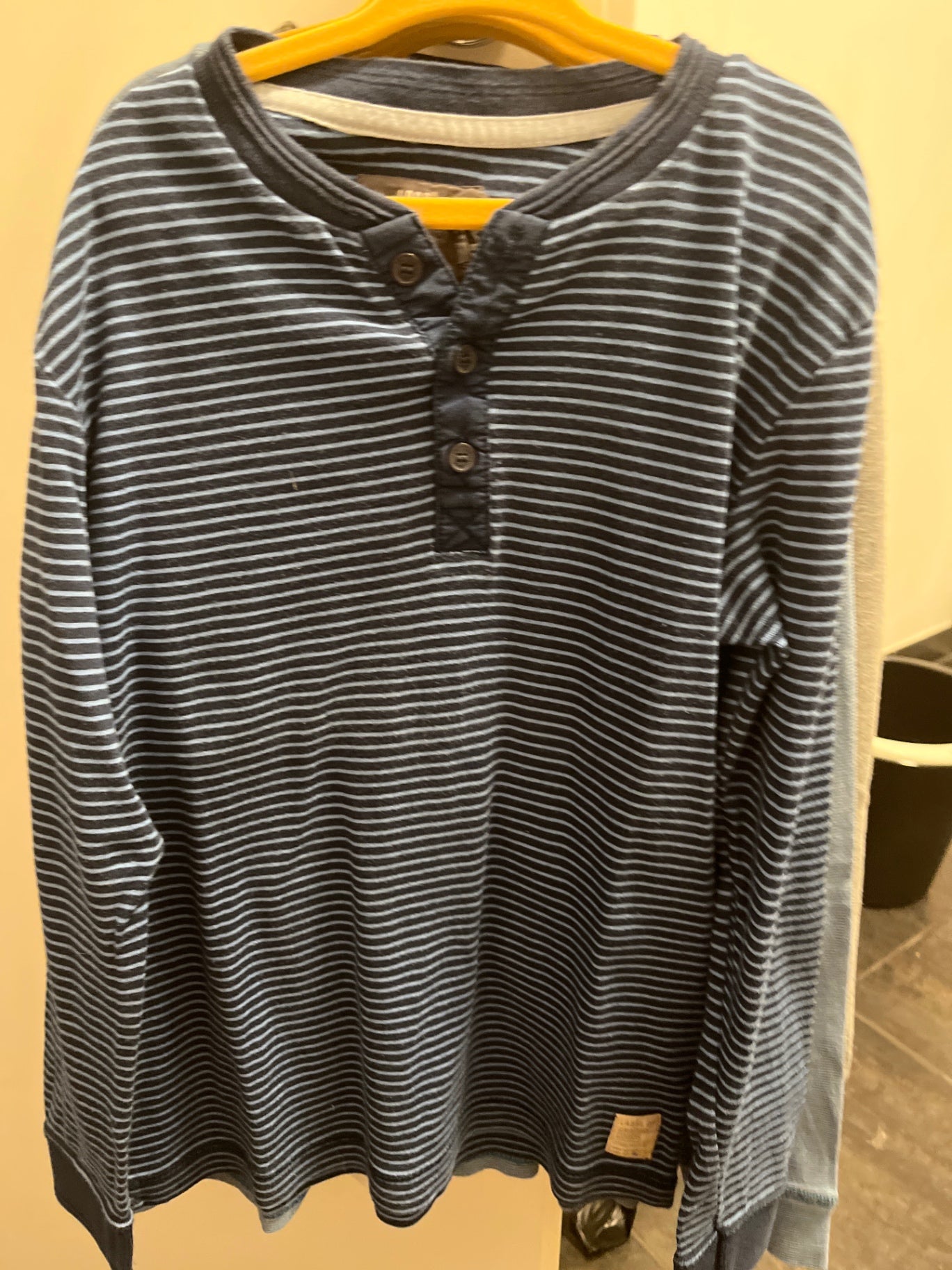 H&M Henley Shirt Blau gestreift Größe: 134/140