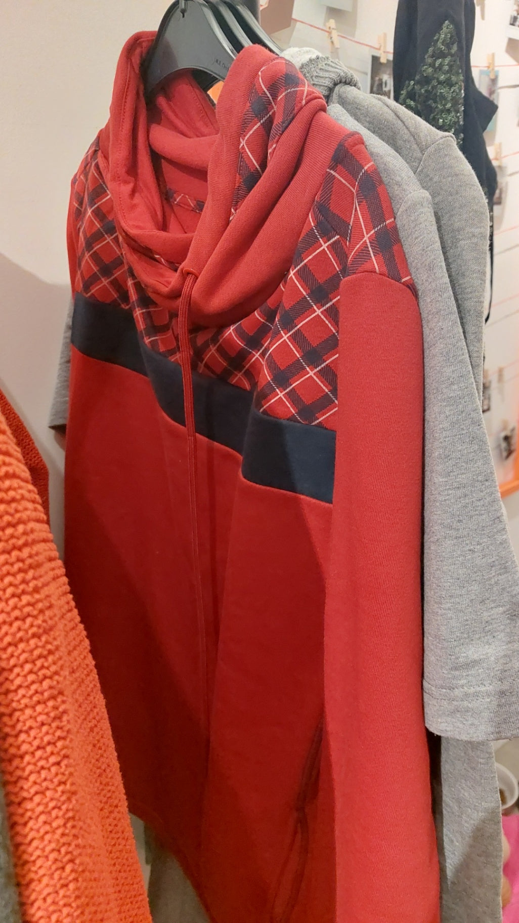Multiblu Kapuzensweatshirt Rot Größe: 38