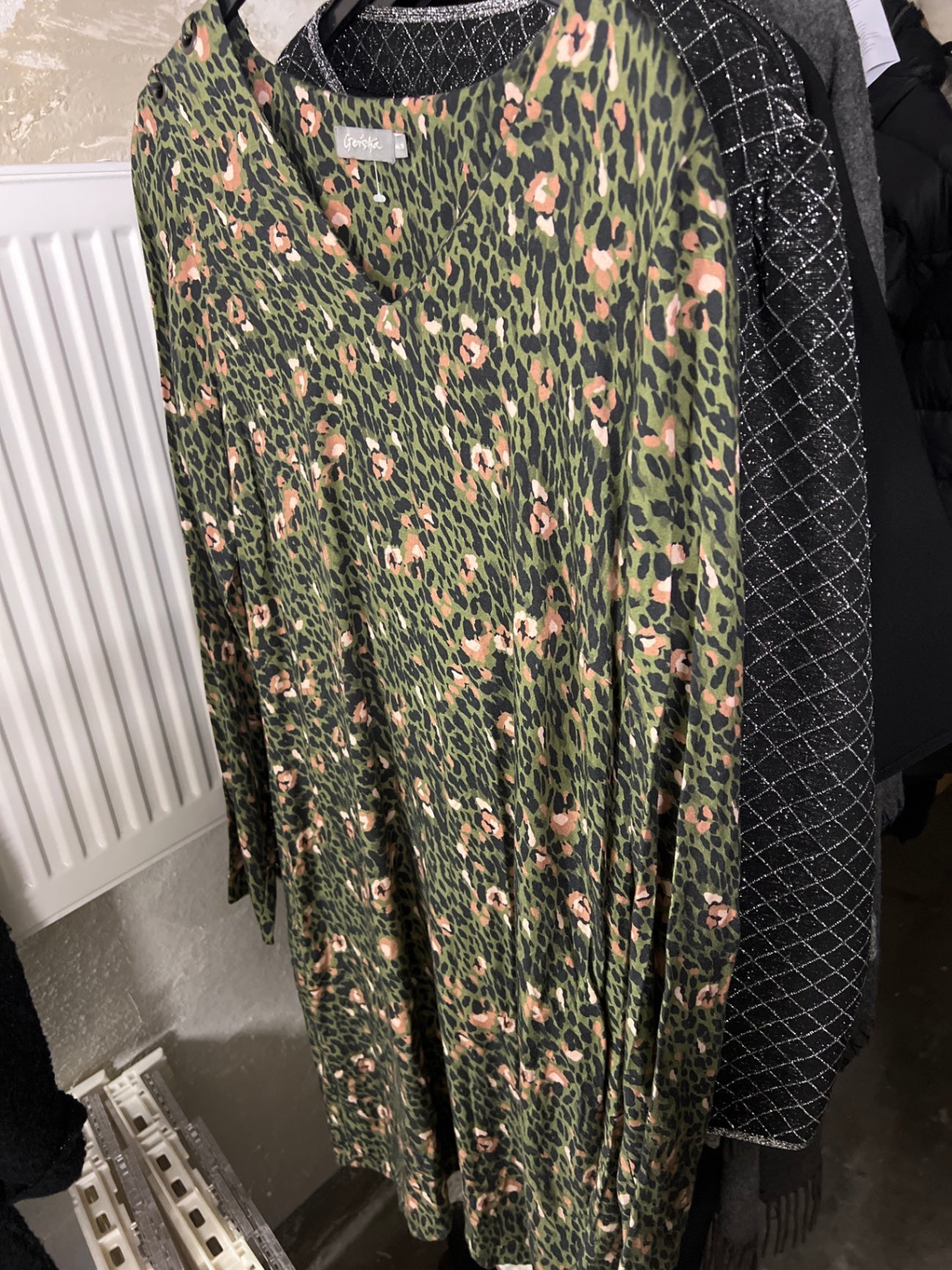 Geisha Kleid Grün mit Leopardenmuster Größe: 38
