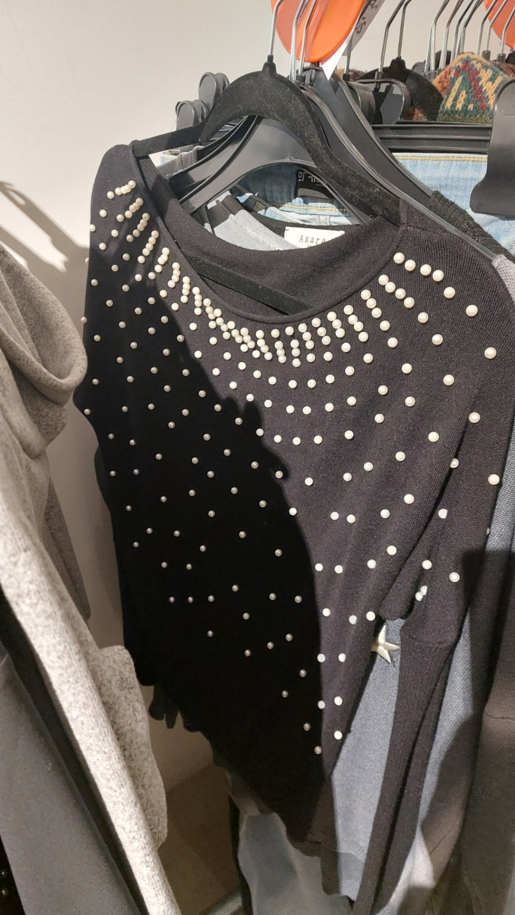 Pullover Schwarz mit Perlen Größe: S