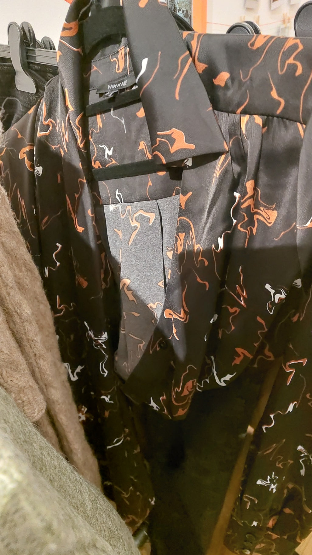 NIKKIE Blusenkleid Schwarz/Orange/weiß Gr.: 36